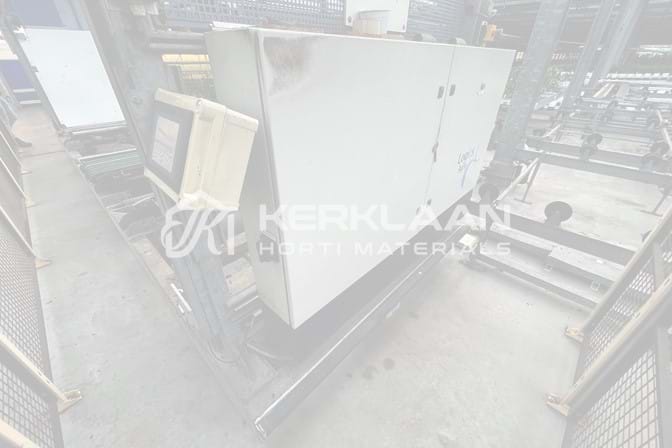 Automatic container transporter