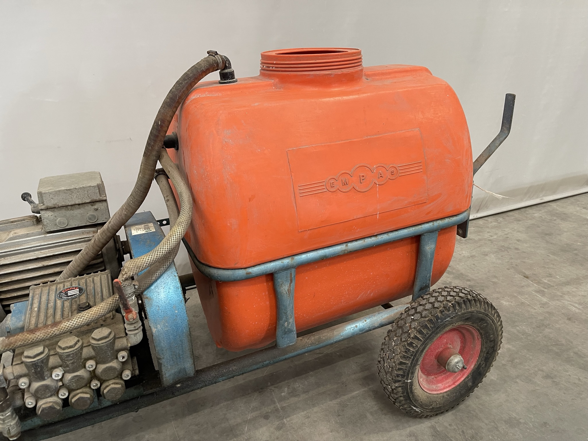 Empas 200 liter spraying trolley