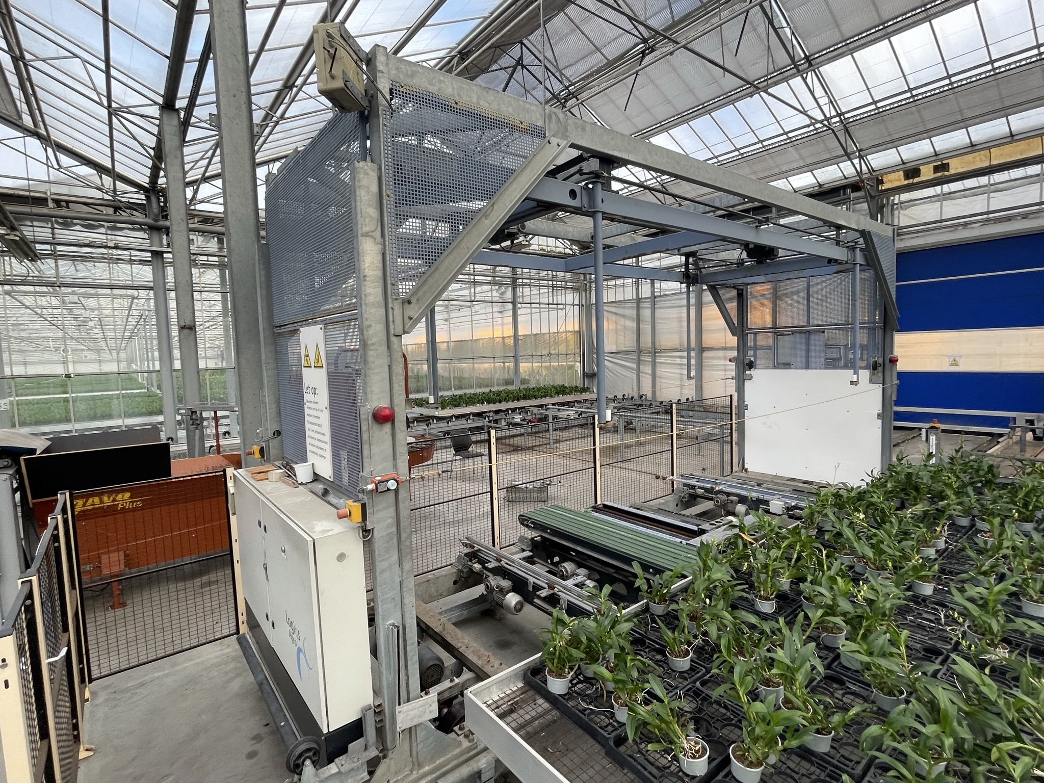 Automatic container transporter