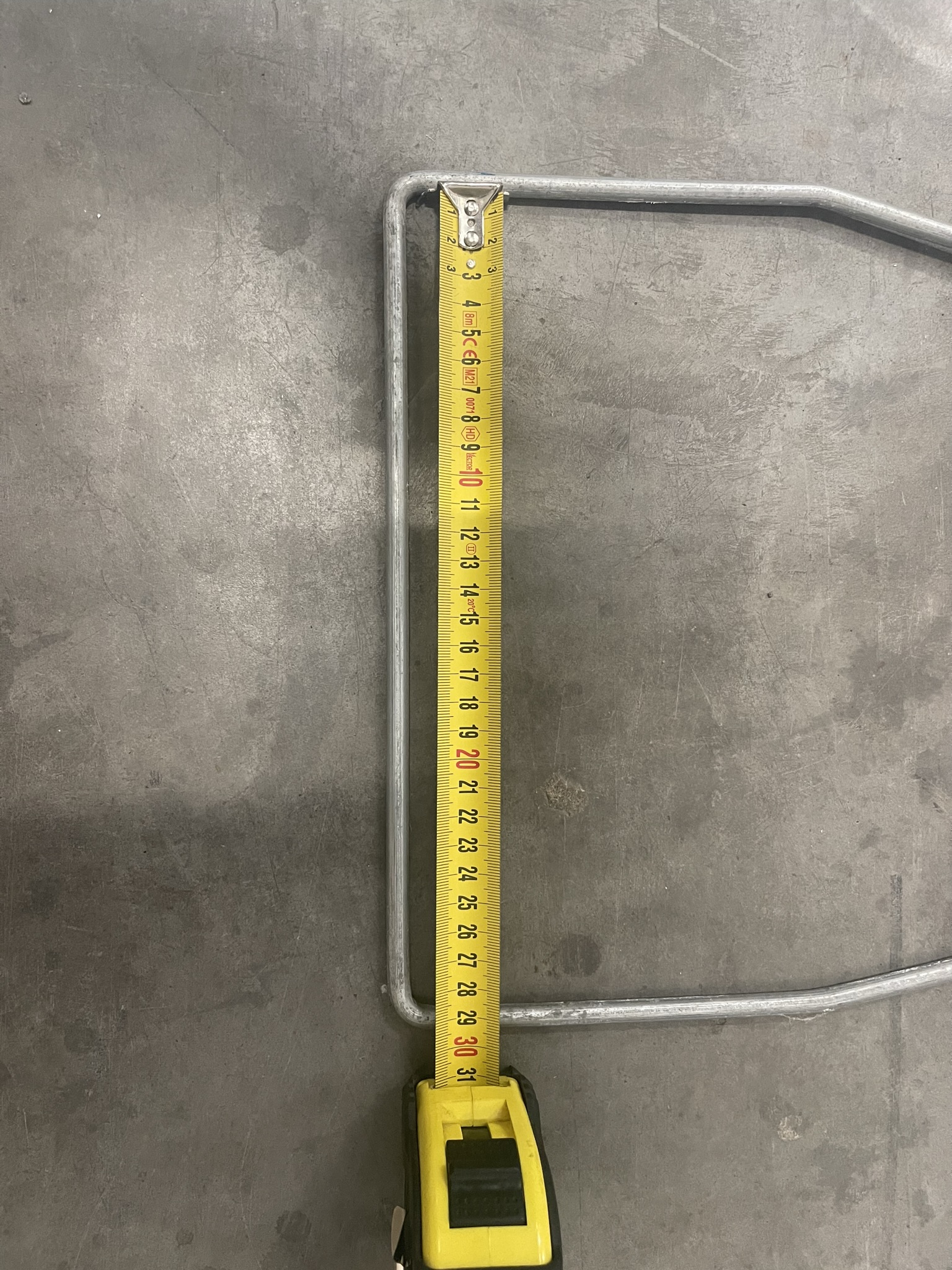 Cultivation gutters suspension hooks