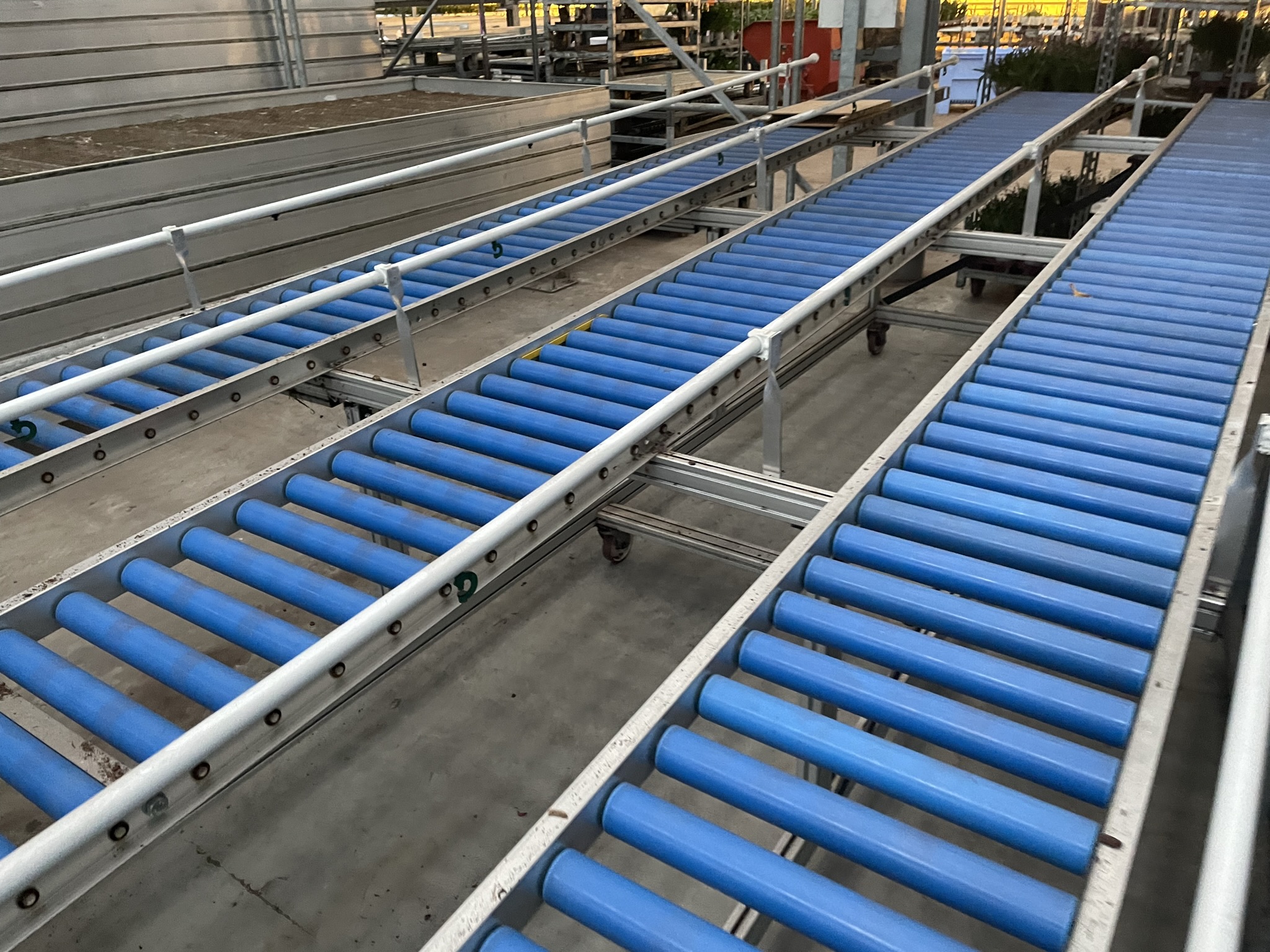 Roller conveyor buffer systems