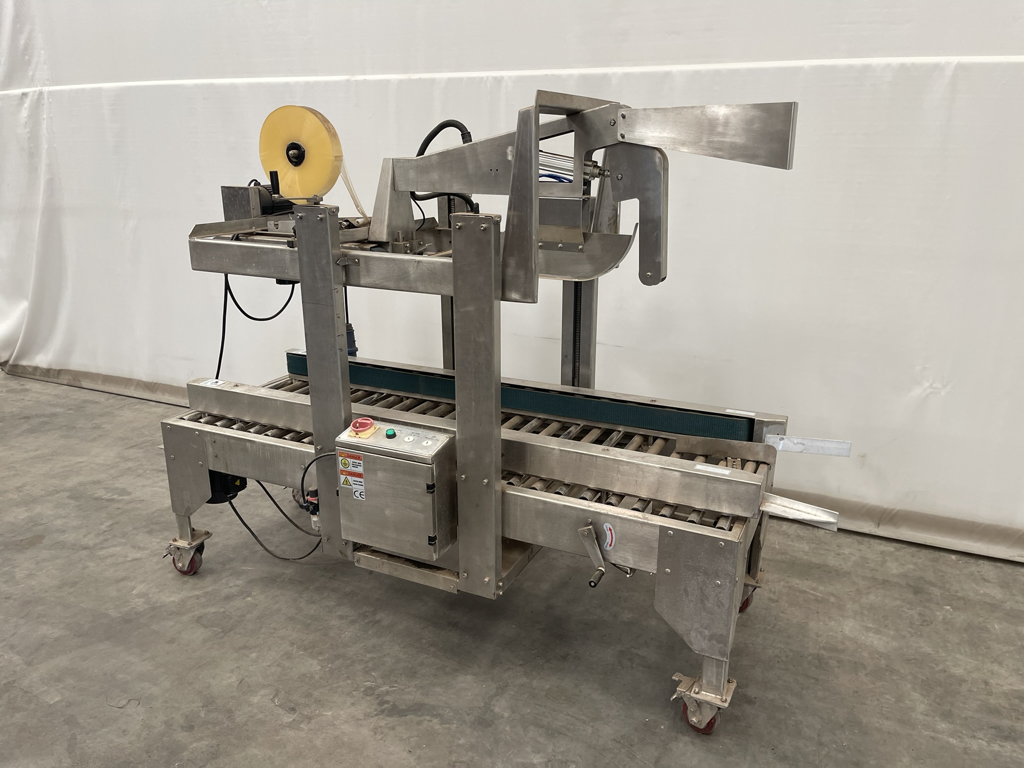 Packaging Equipment box closer