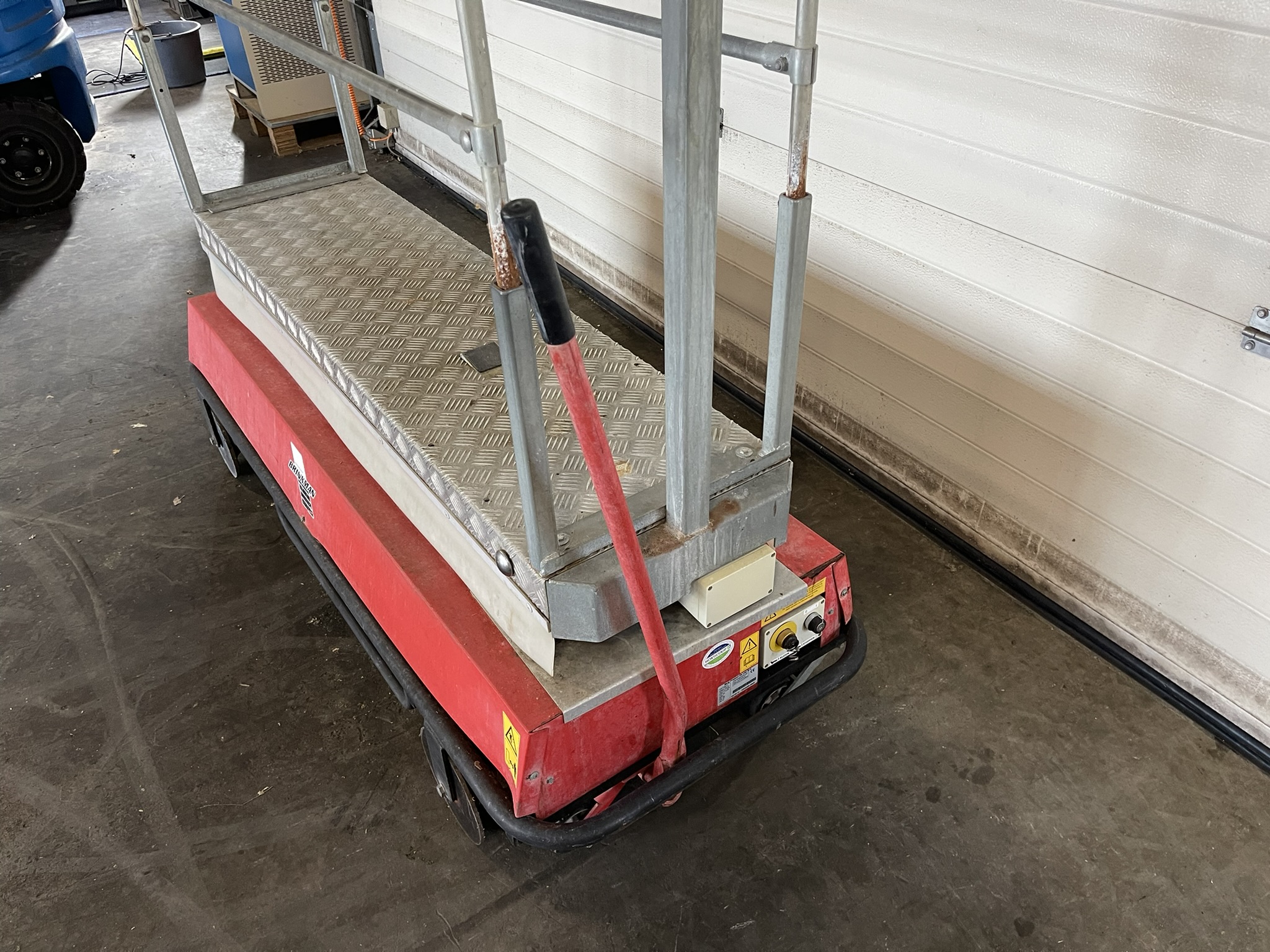 Berg pipe rail aerial worker