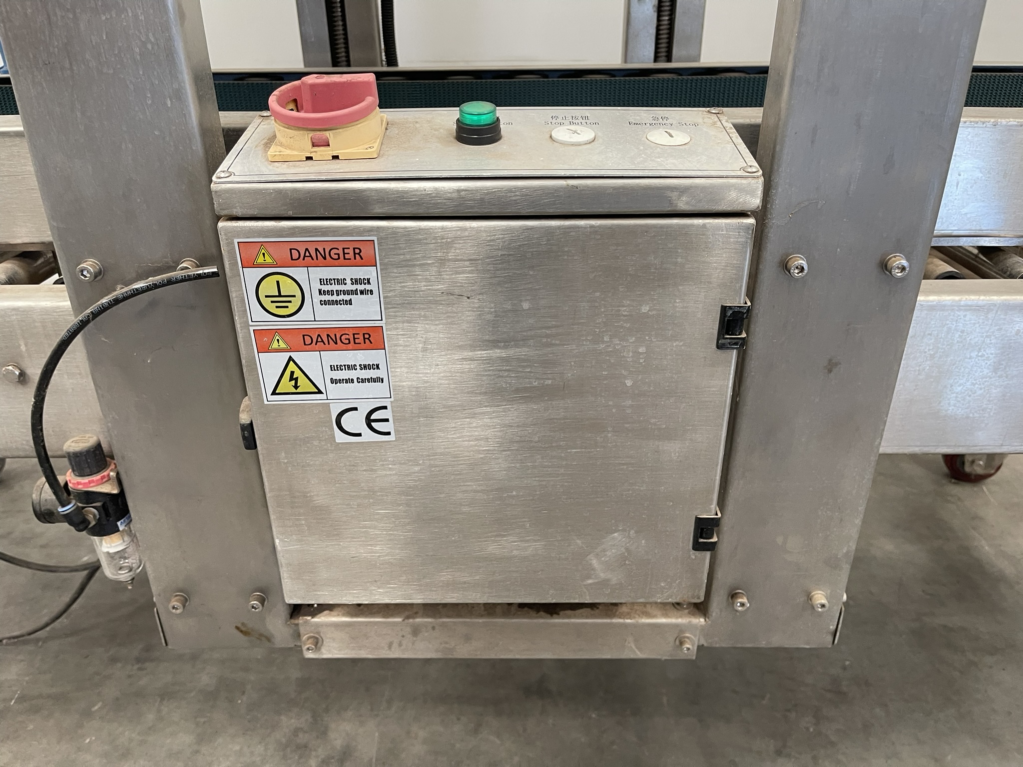 Packaging Equipment box closer