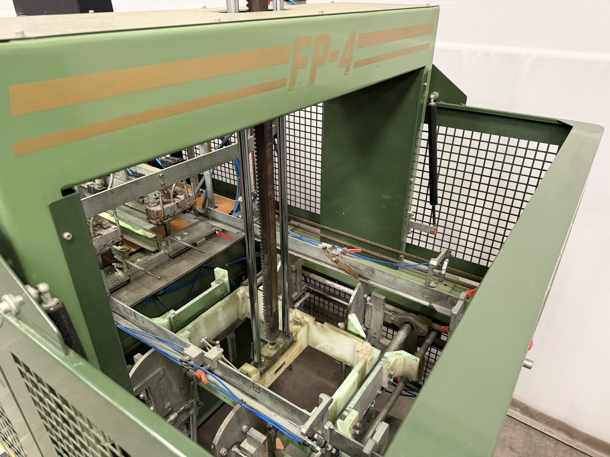 Boix dozenopzetmachine incl. stapel/uitvoer unit