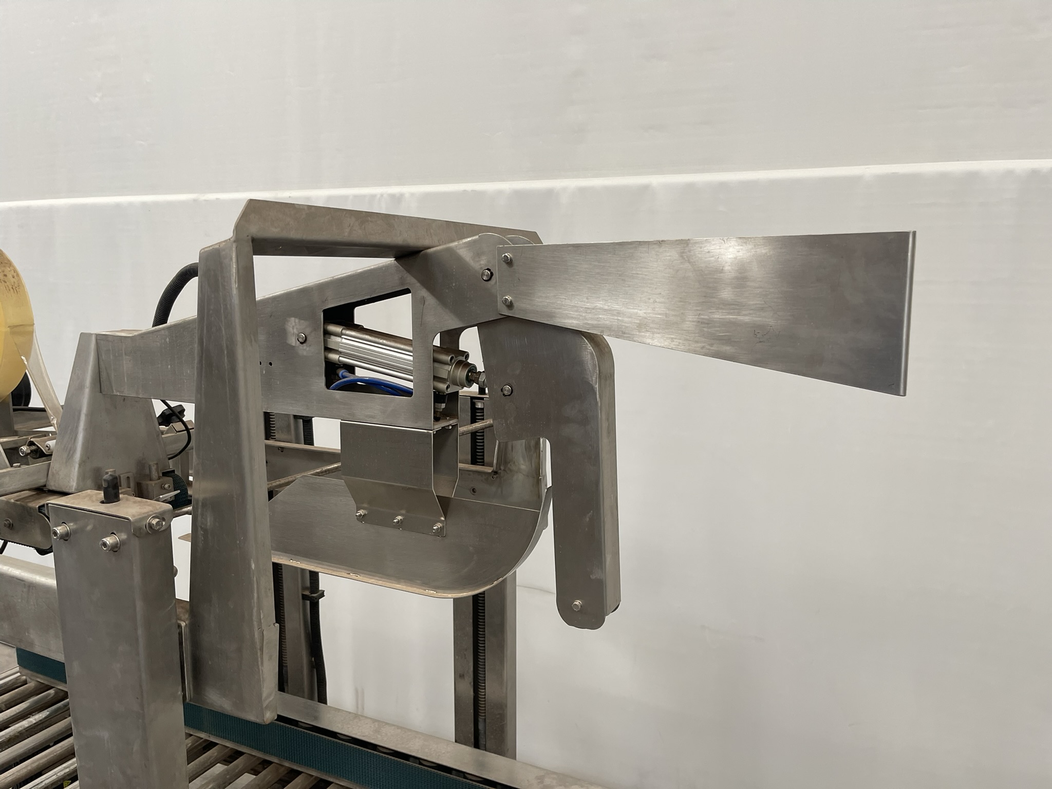 Packaging Equipment box closer