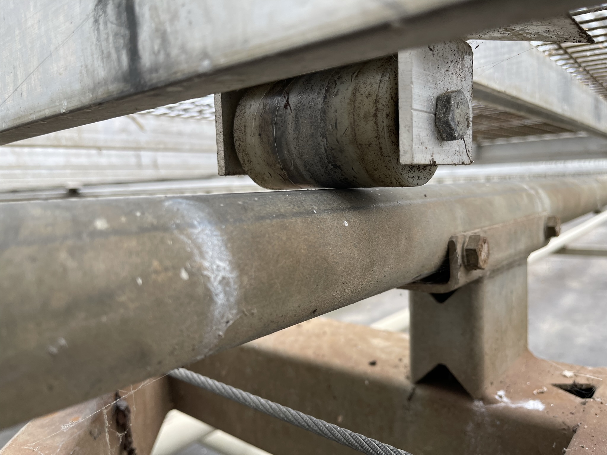 Aluminium rolcontainers met gaasbodem