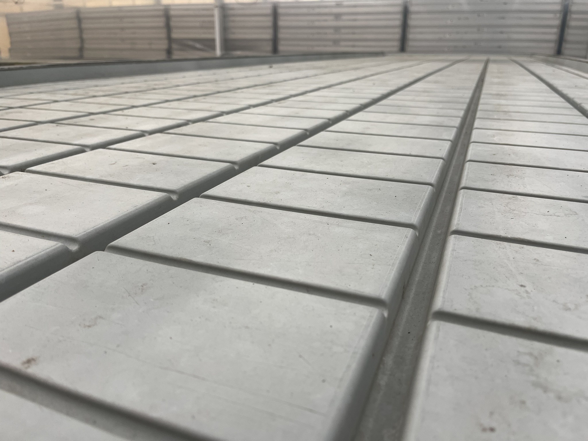 Aluminium mobilecontainers with plastic ebb and flowbottom