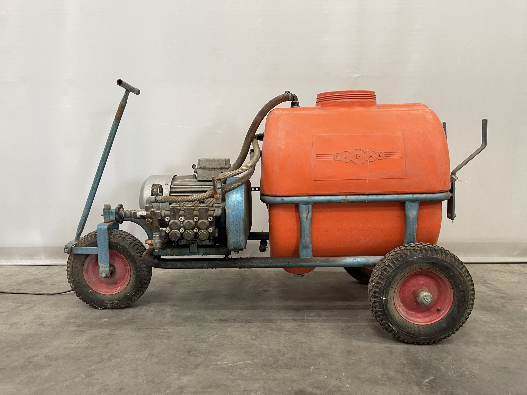 Empas 200 liter spraying trolley