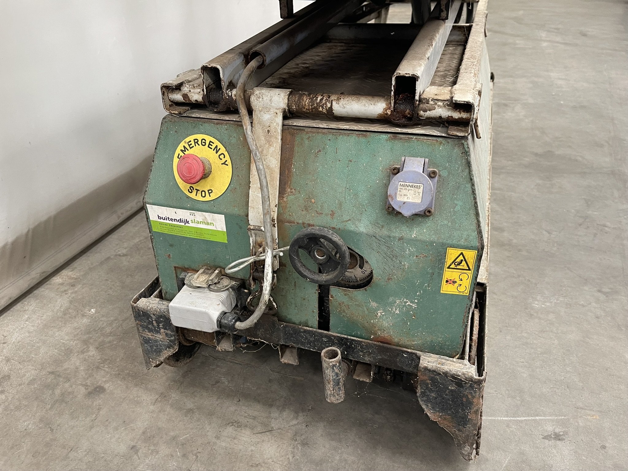 Pipe rail aerial platform incl. rope machine