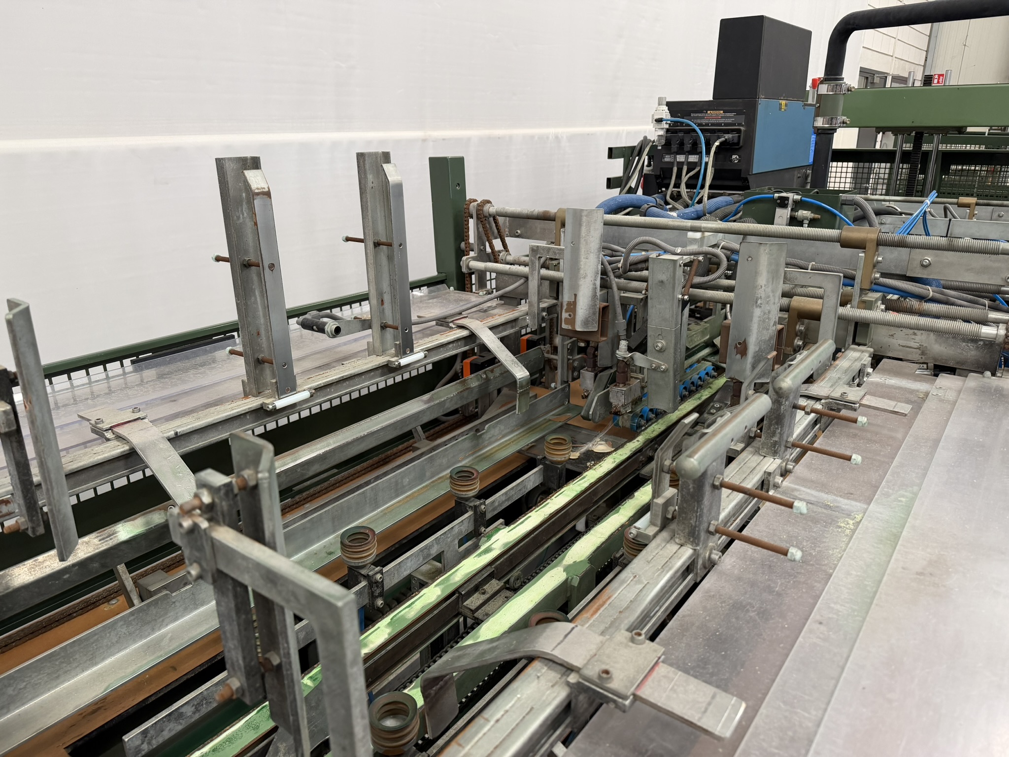 Boix dozenopzetmachine incl. stapel/uitvoer unit