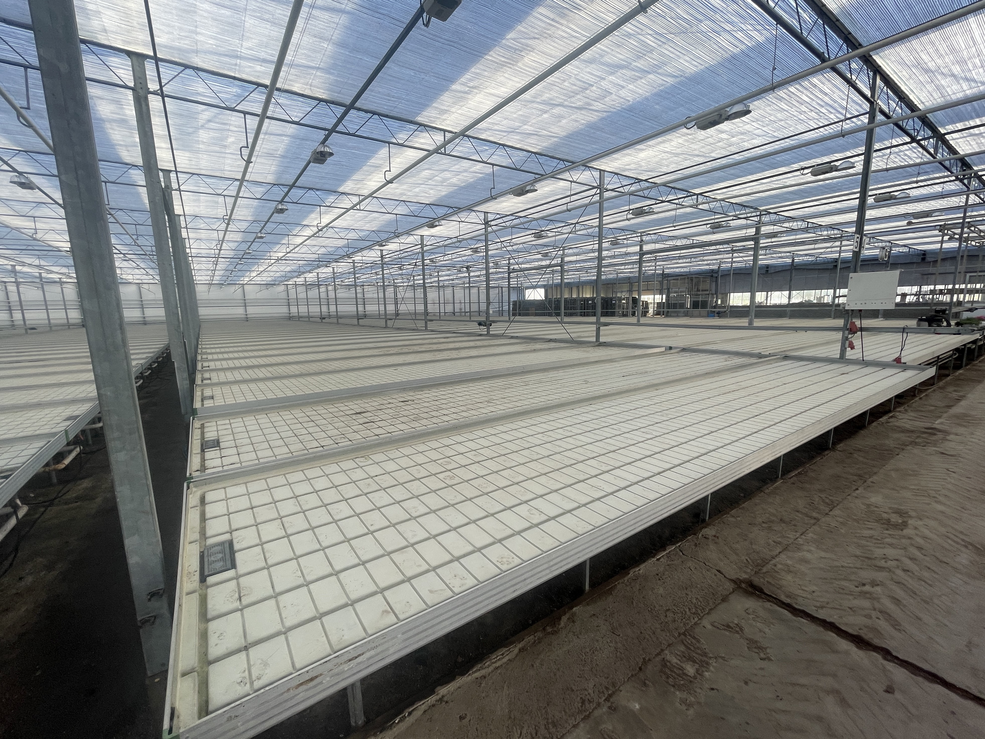 Roltafels met eb en vloed bodem