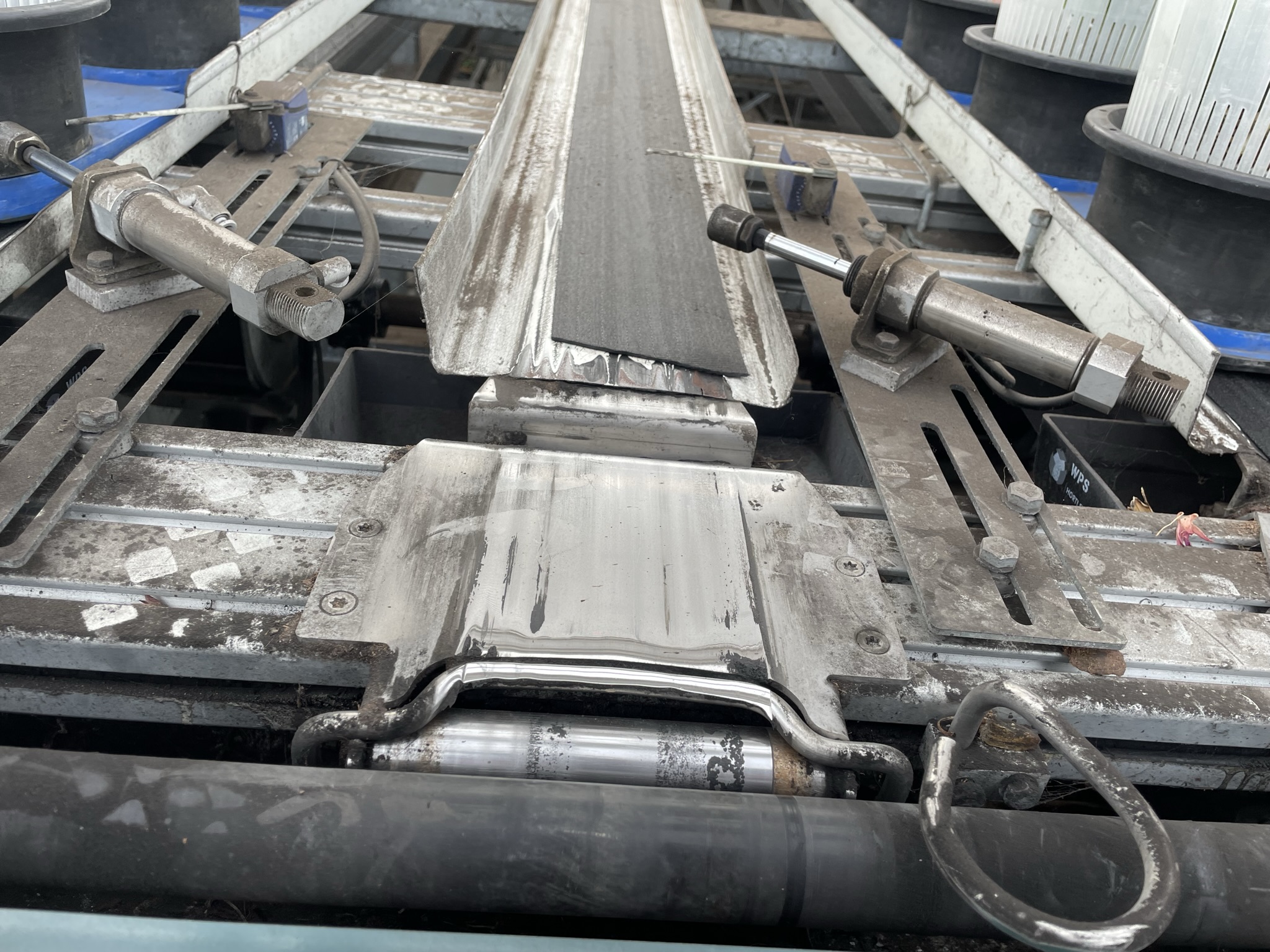 Various loose parts WPS delivery, sorting and buffer system