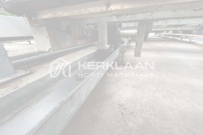 Automatic container transporter