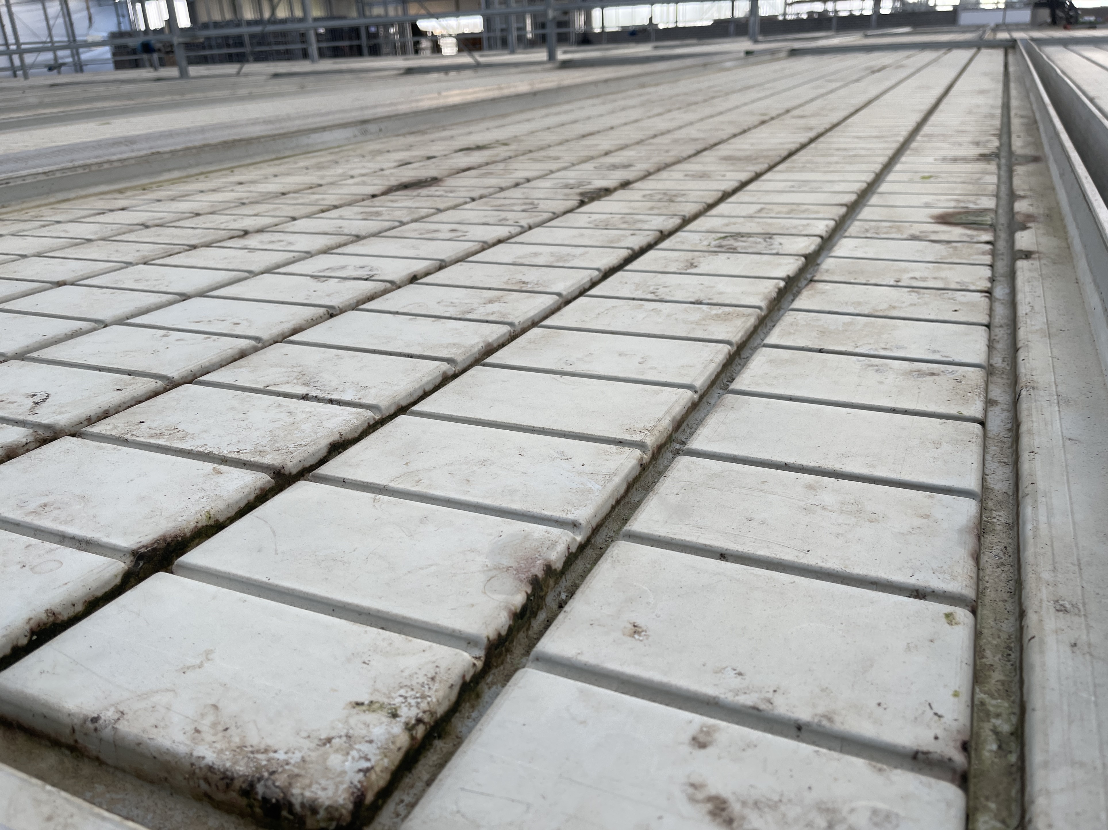 Roltafels met eb en vloed bodem