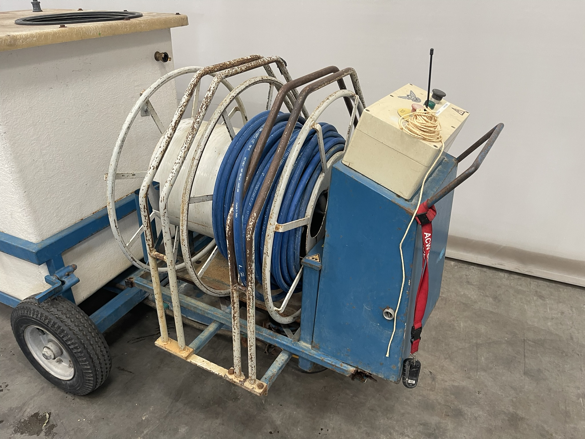 Weterings spuitkar 600 liter incl. slanghaspel