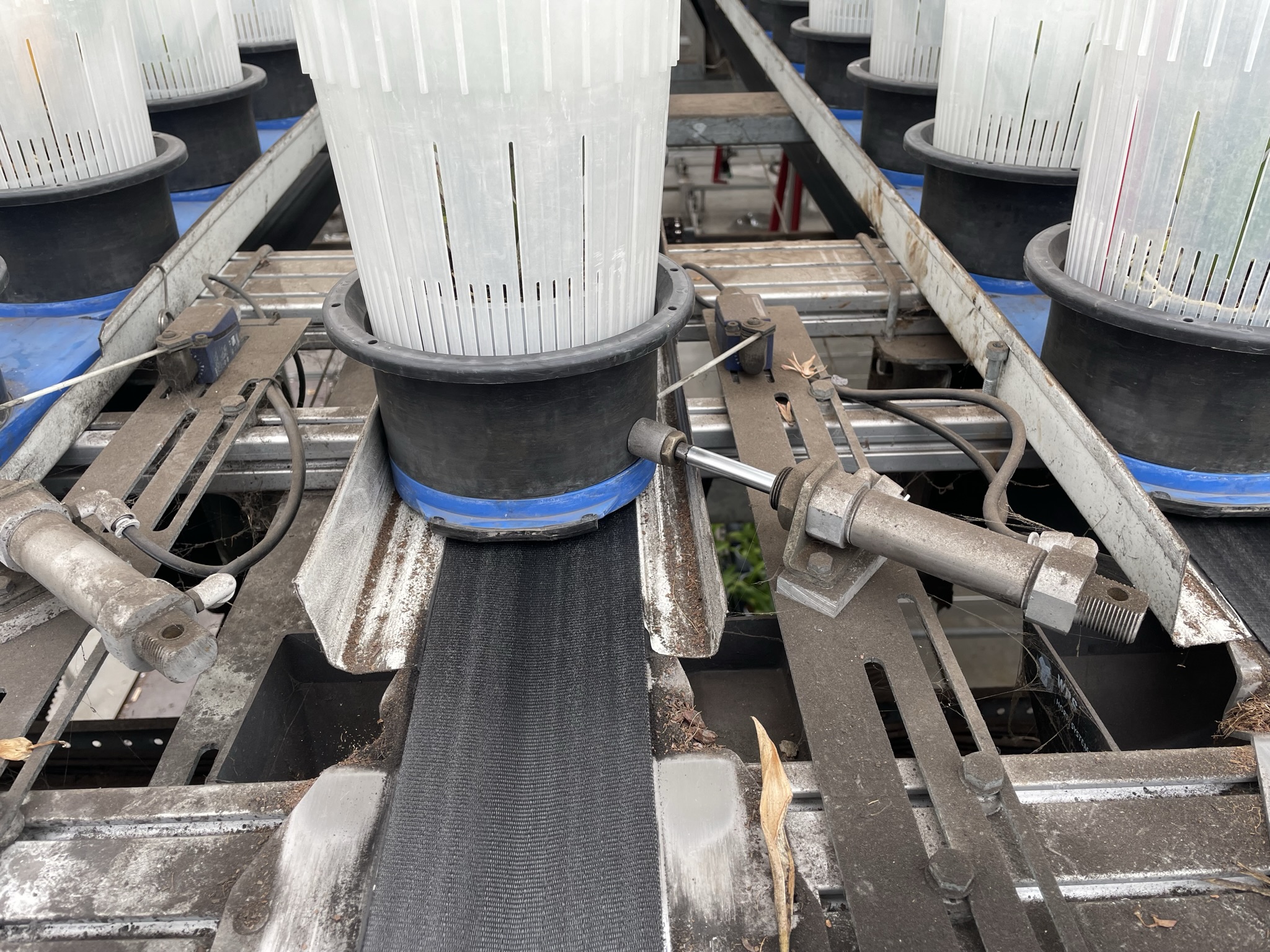 Various loose parts WPS delivery, sorting and buffer system