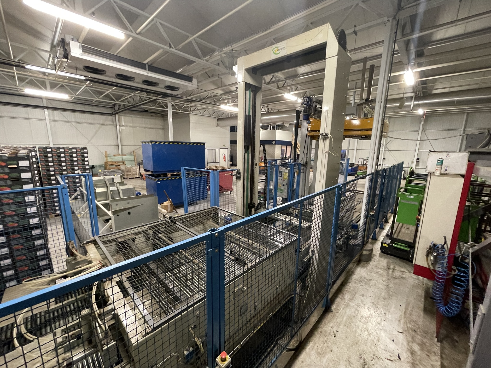 Complete vine tomato processing system