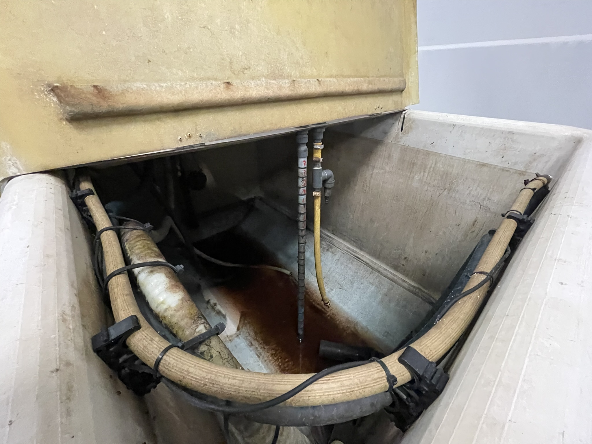 Empas pompset incl. 2300 liter bak