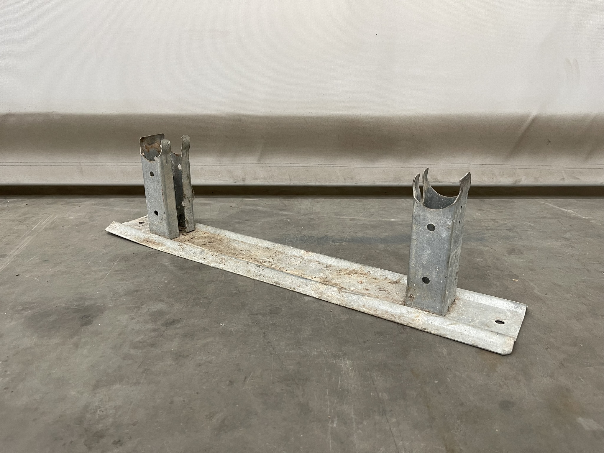 Pipe rail supports clamped 120 mm