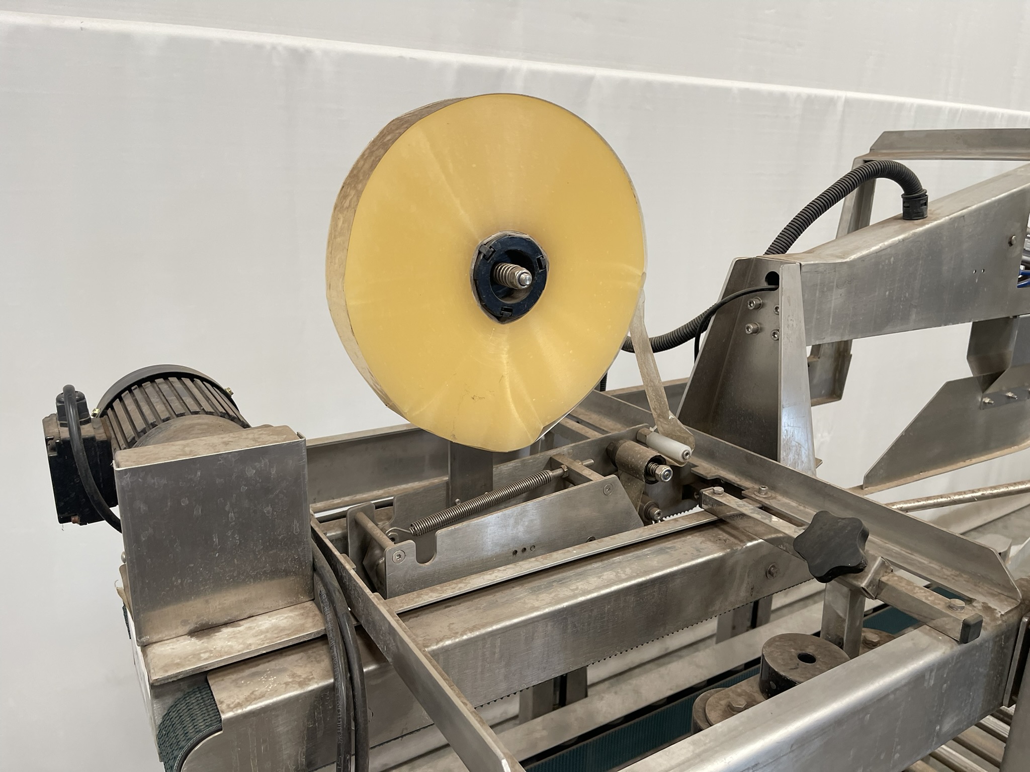 Packaging Equipment box closer