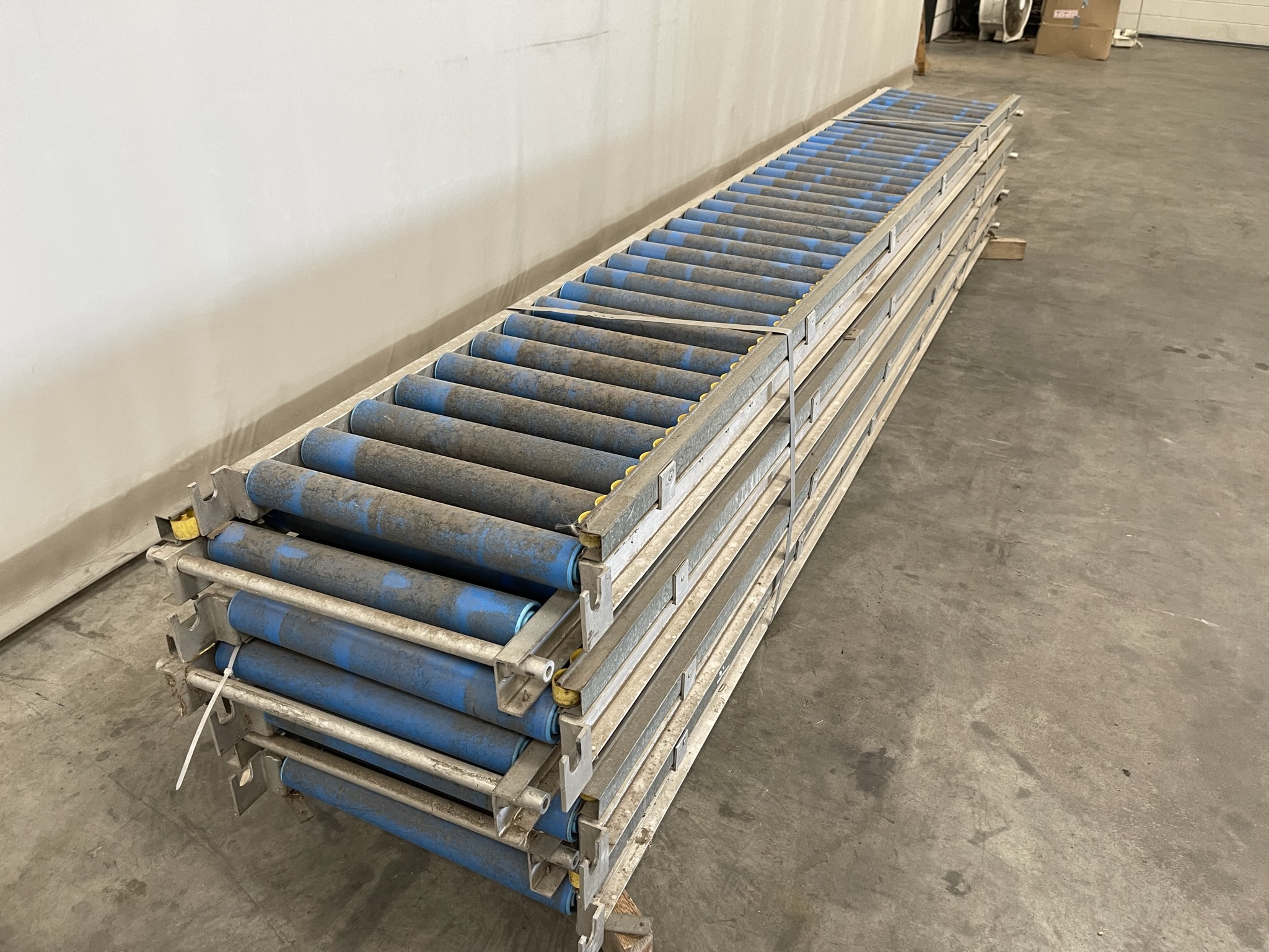 Roller conveyors