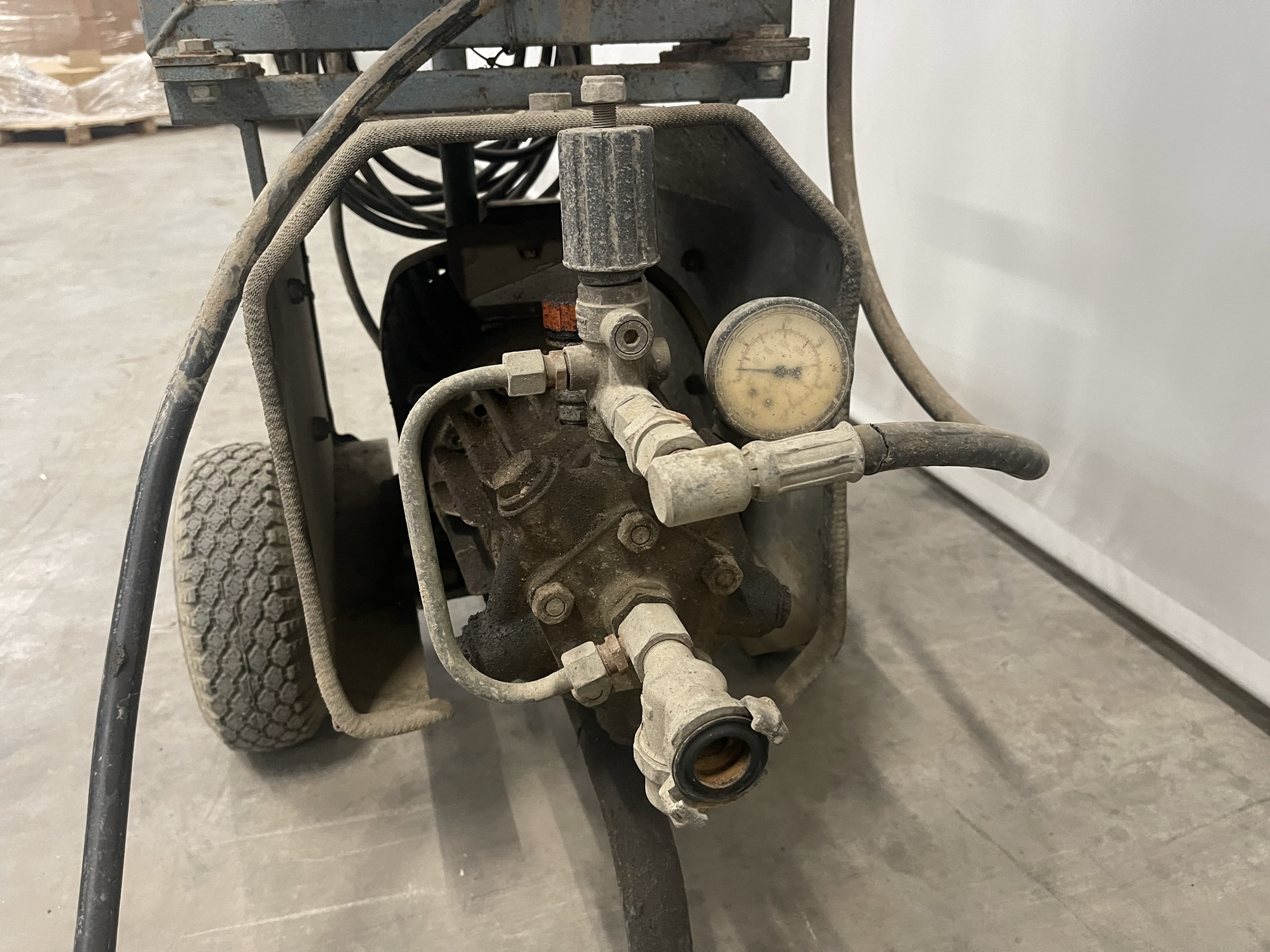 Spuitwagen met slanghaspel