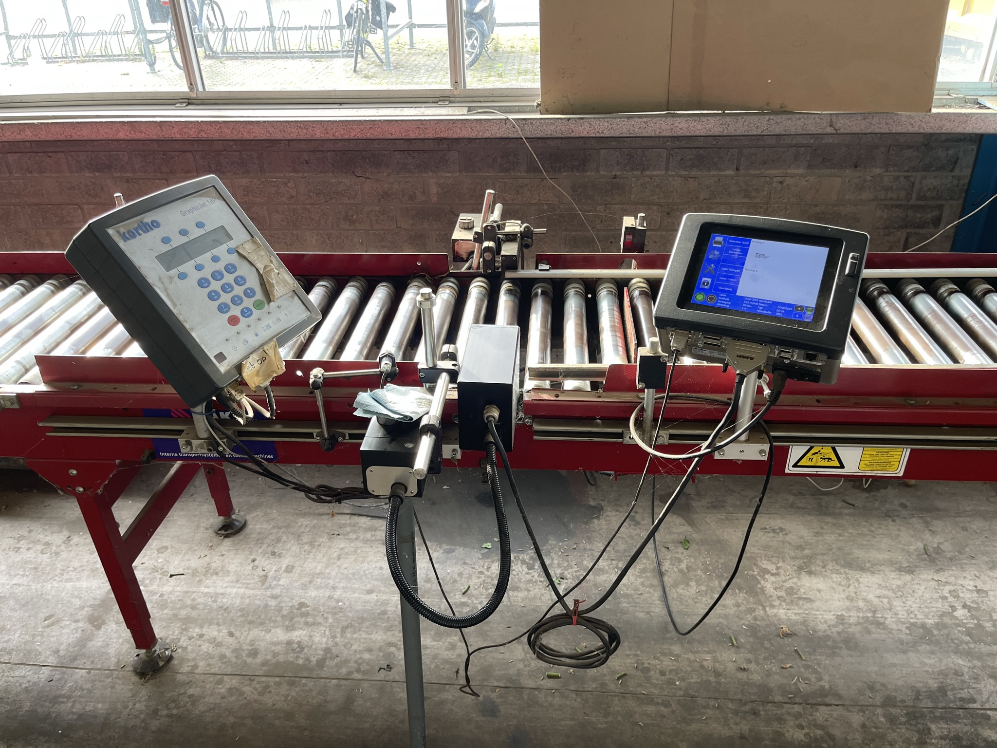 Complete Taks TTS vine tomato processing system + palletizing installation