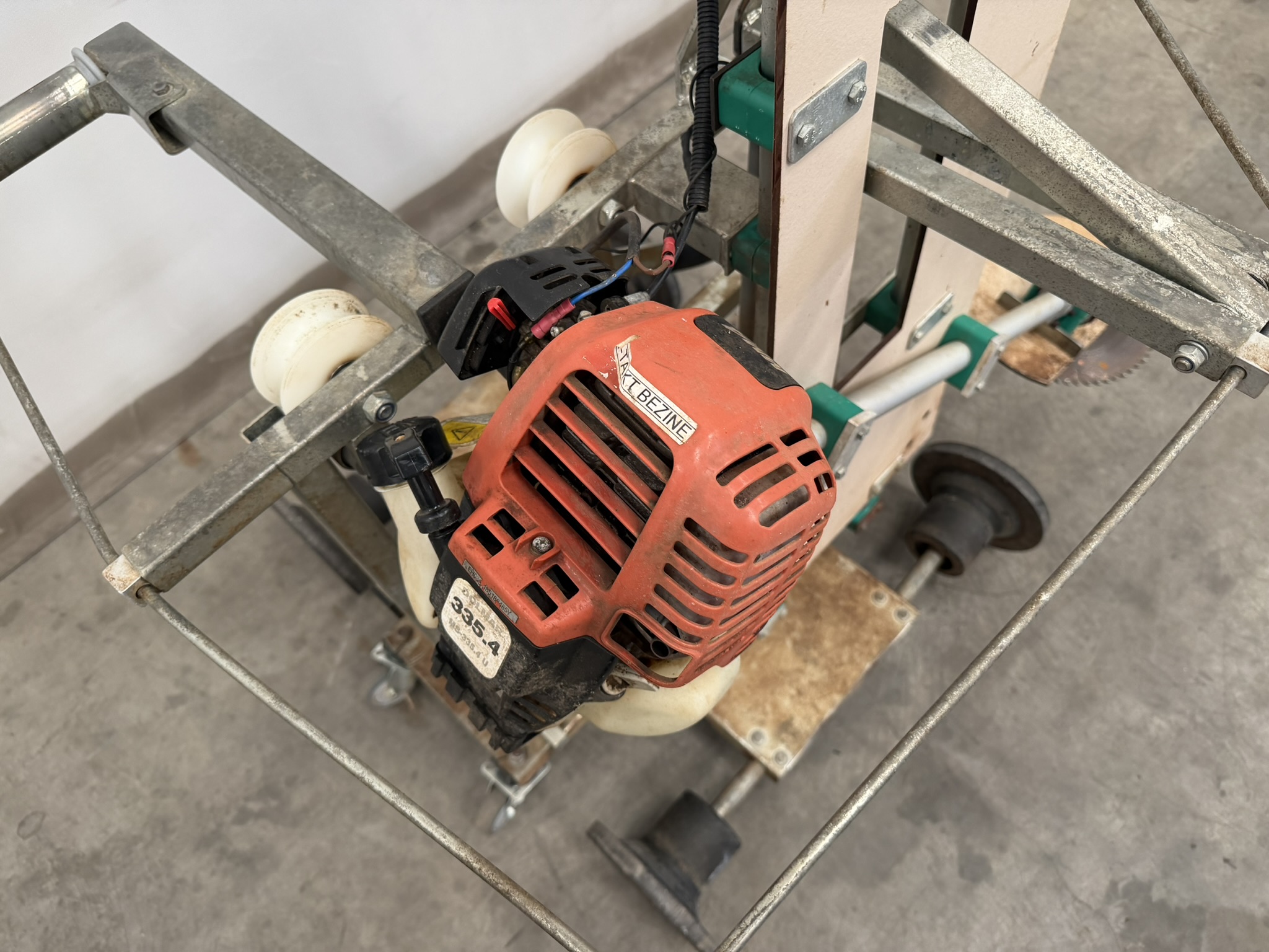 pipe rail log saw