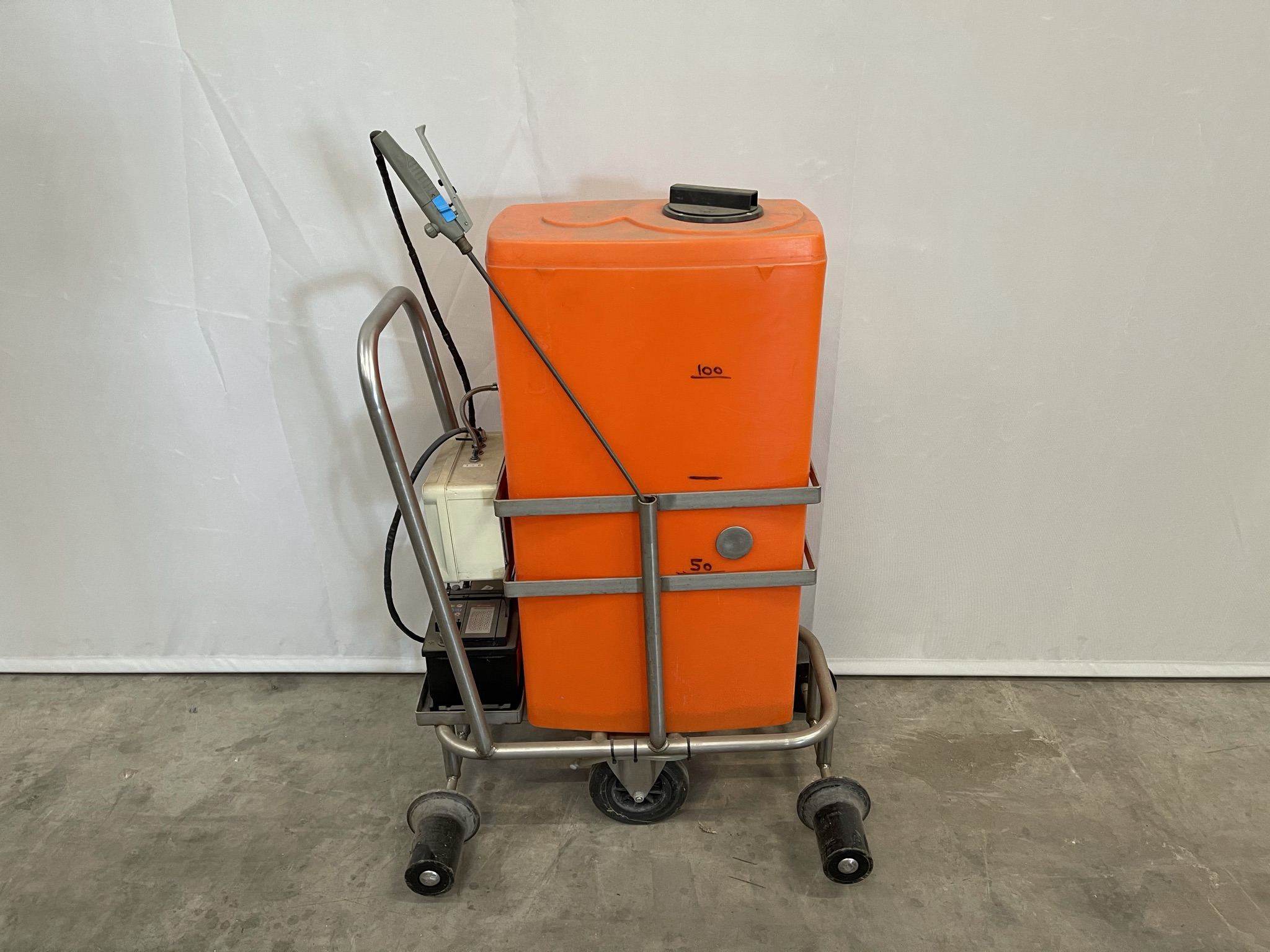 Pipe rail spray cart