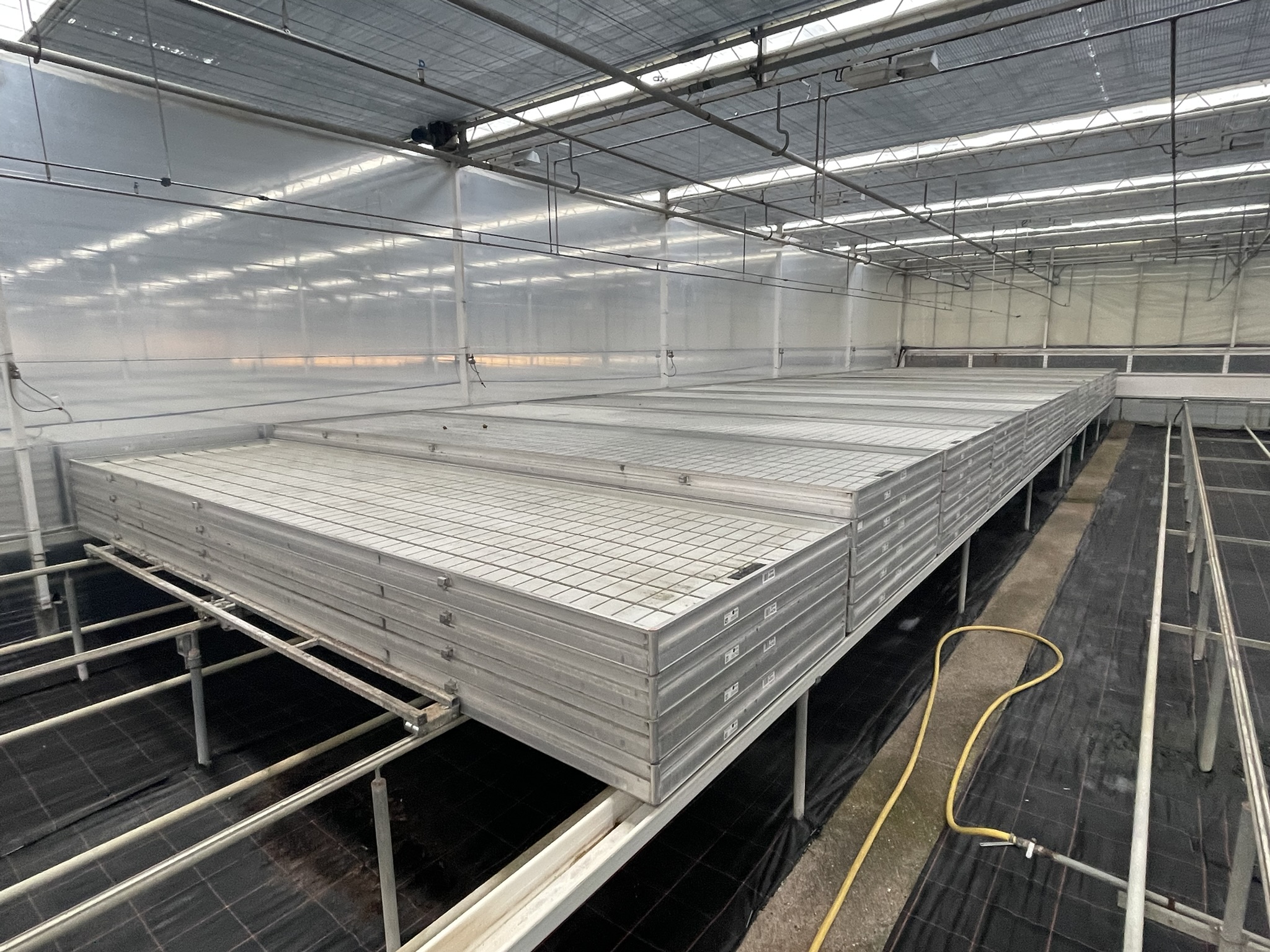 Aluminium mobilecontainers with plastic ebb and flowbottom