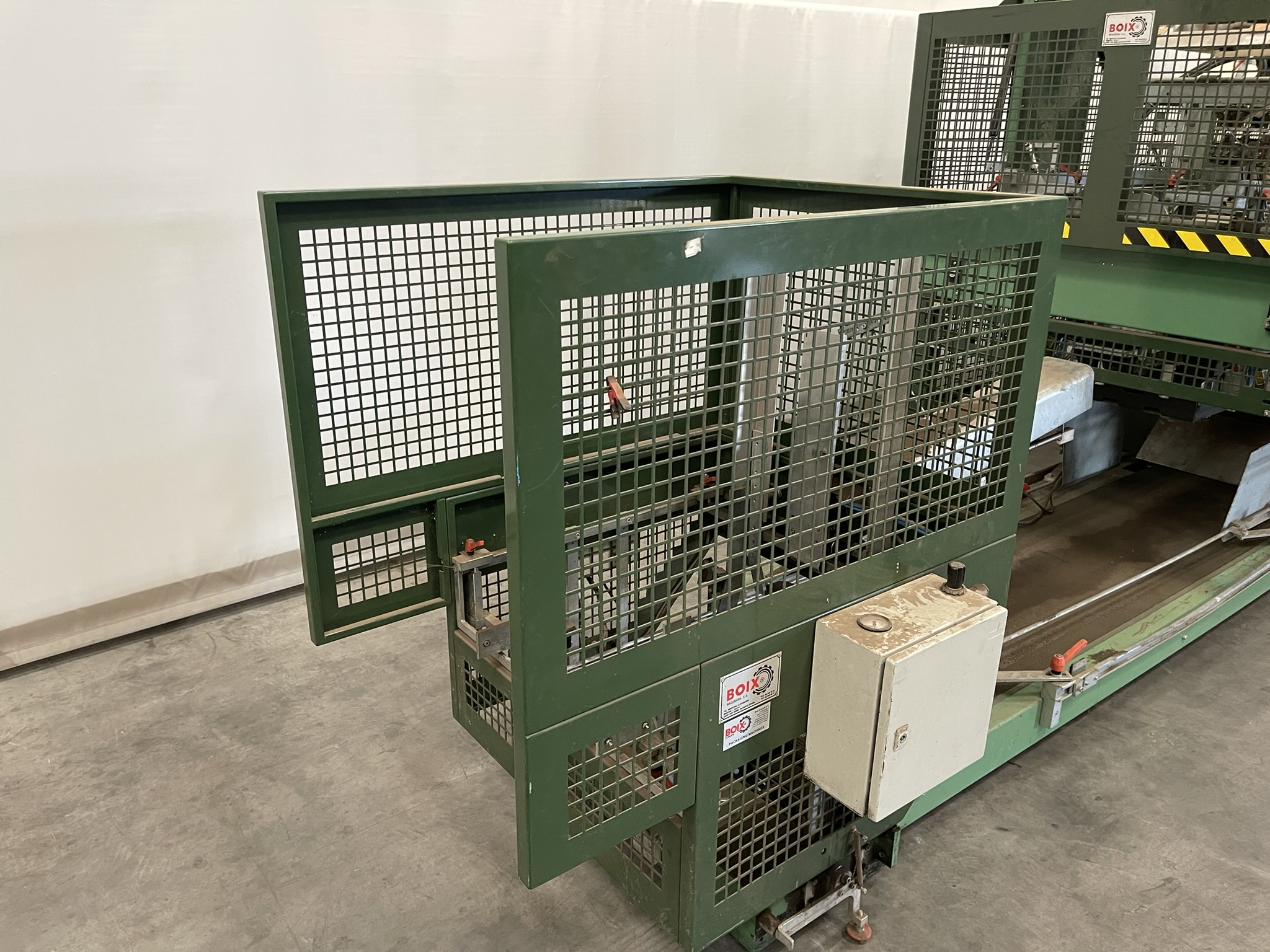 Boix dozenopzetmachine incl. stapel/uitvoer unit