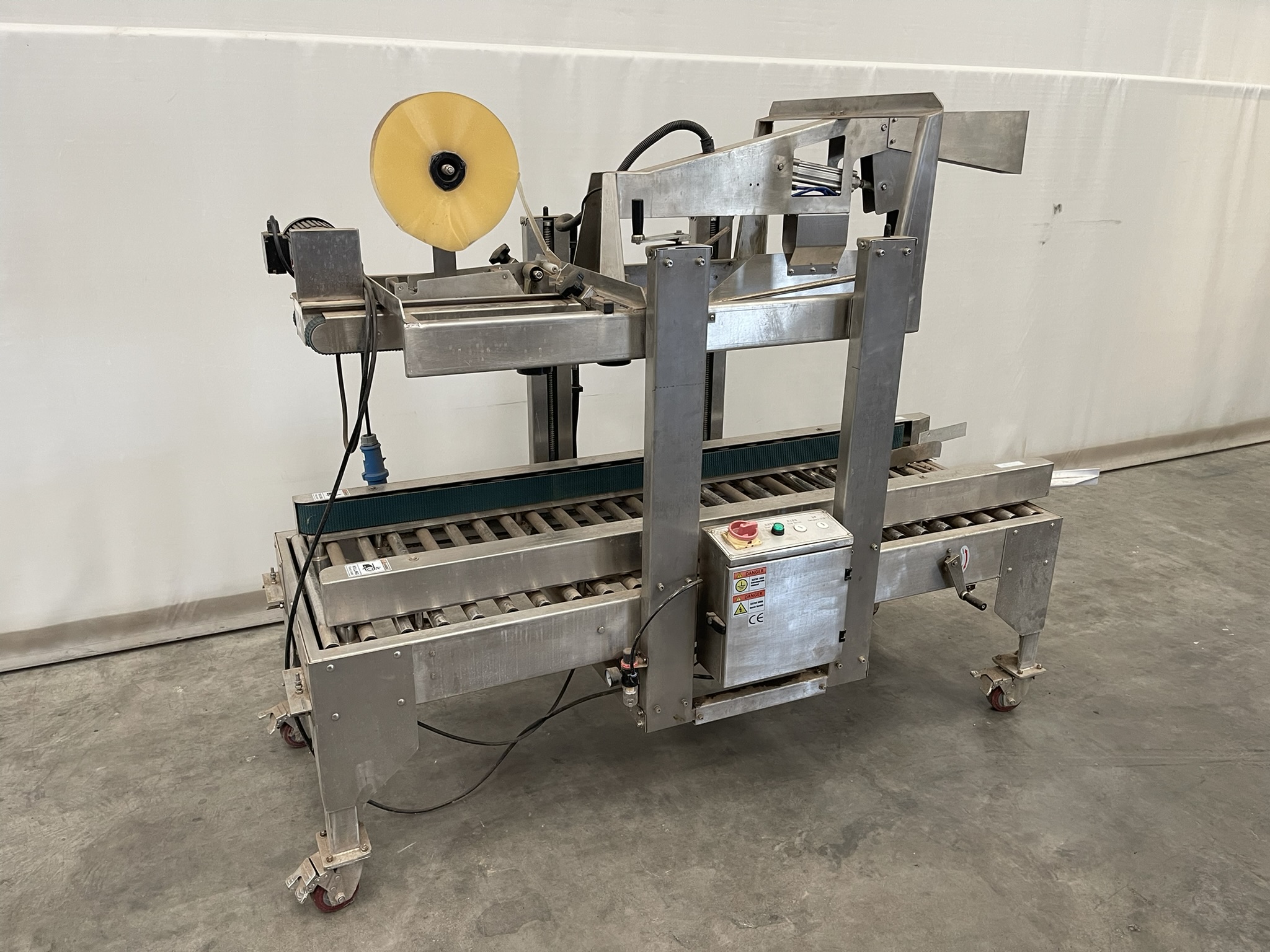 Packaging Equipment box closer
