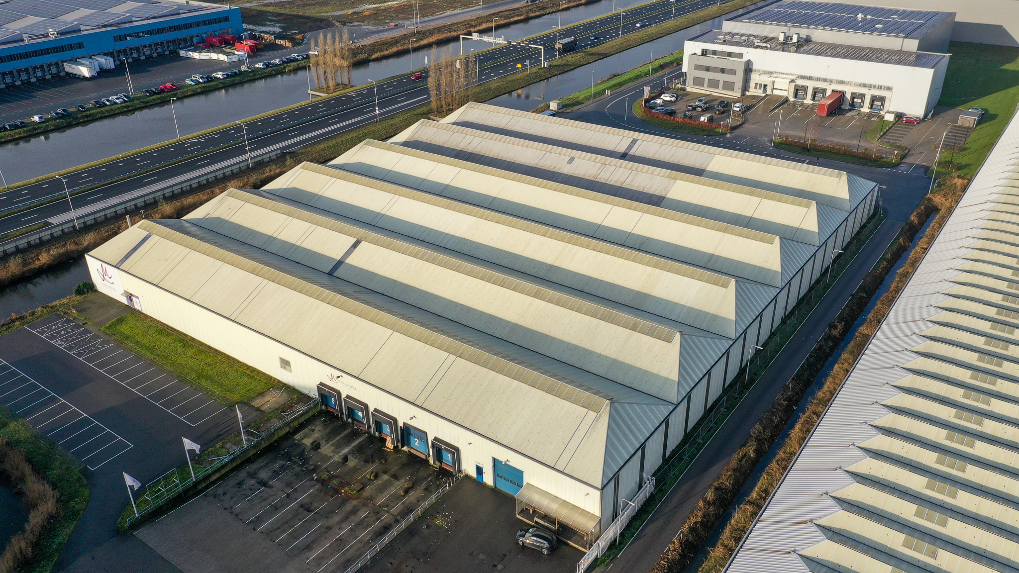 Breedkap kas 16.00 m 8.640 m²