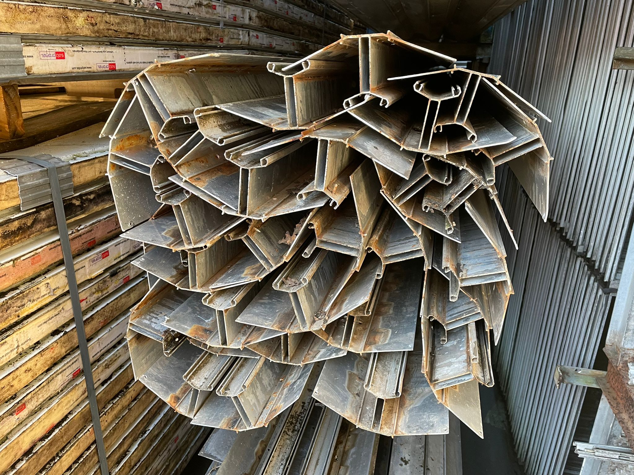 Sandwich knikdeksysteem 940 m²