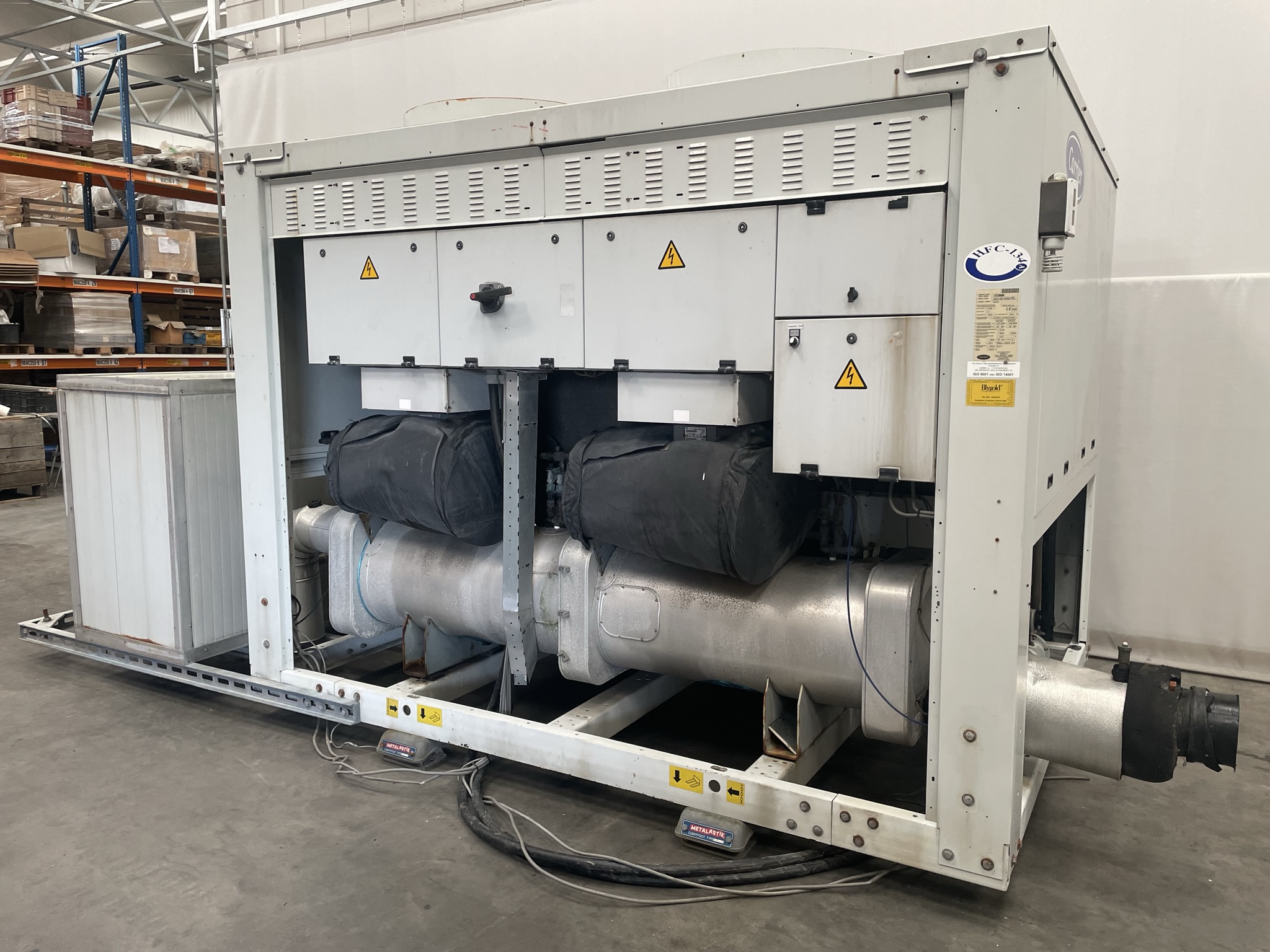 Carrier cooling installation