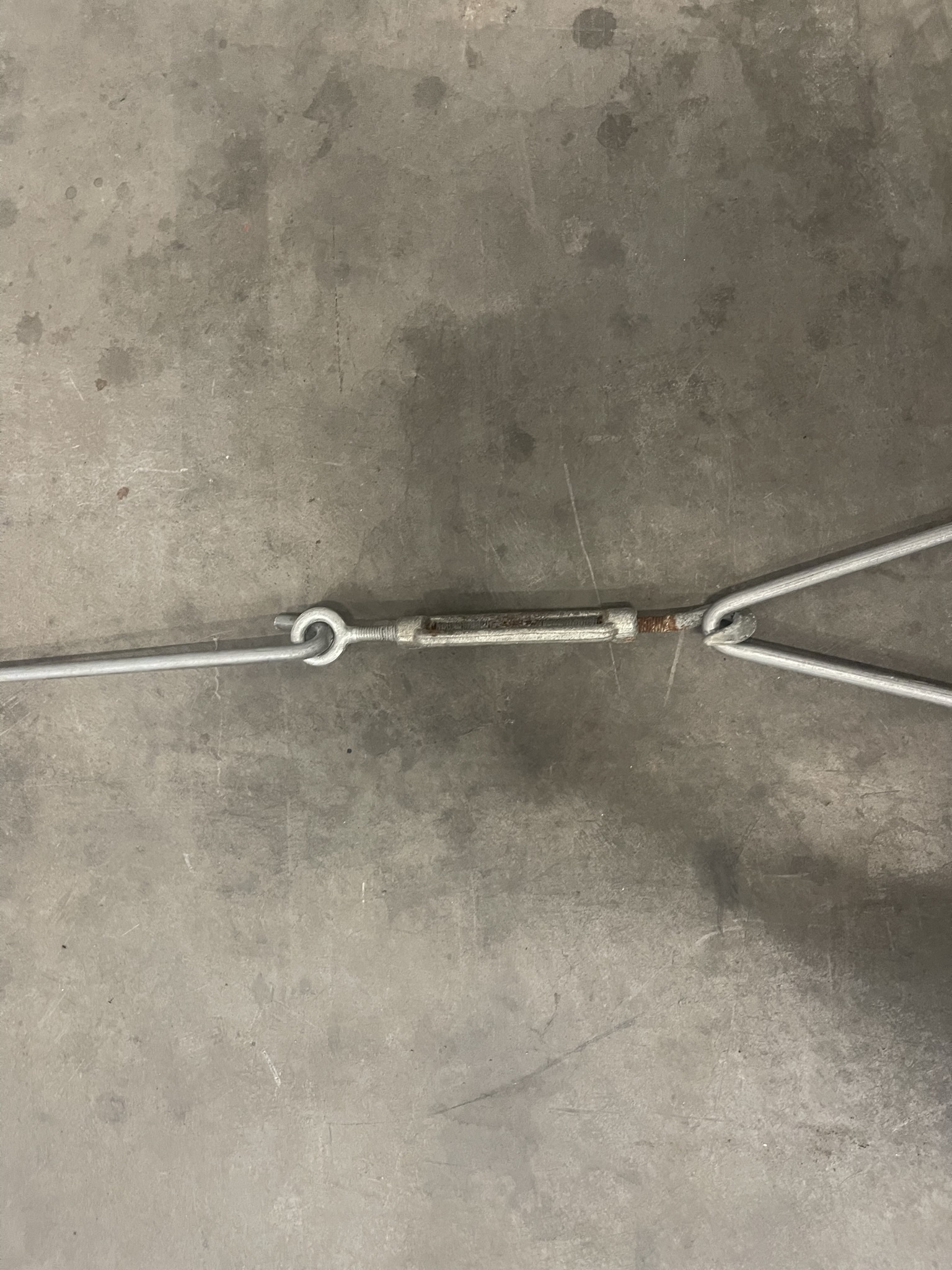 Cultivation gutters suspension hooks