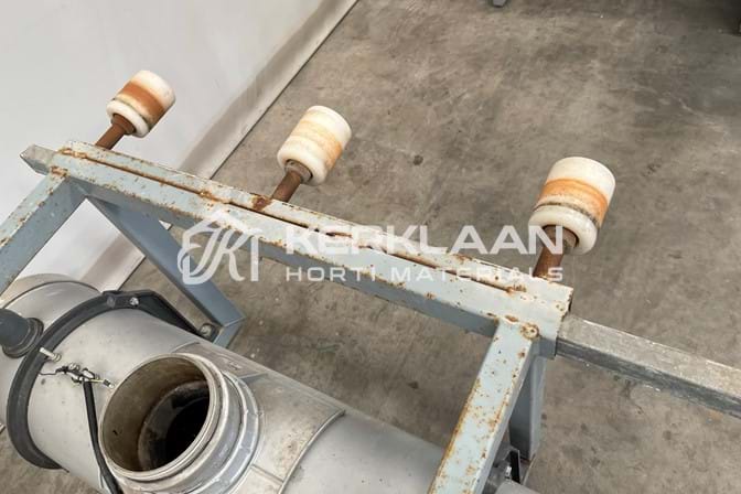 Pump unit for roll container conveyors