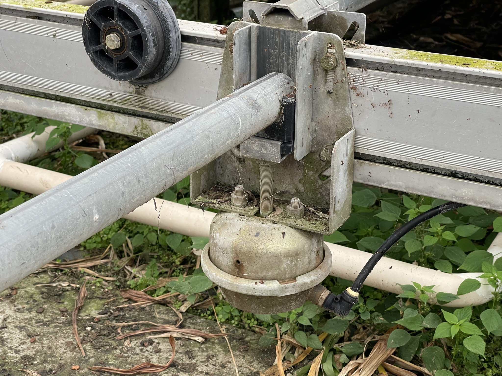 Aluminum mobile container tracks