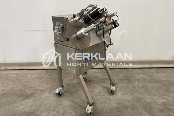 Semi-automatic labelling machine