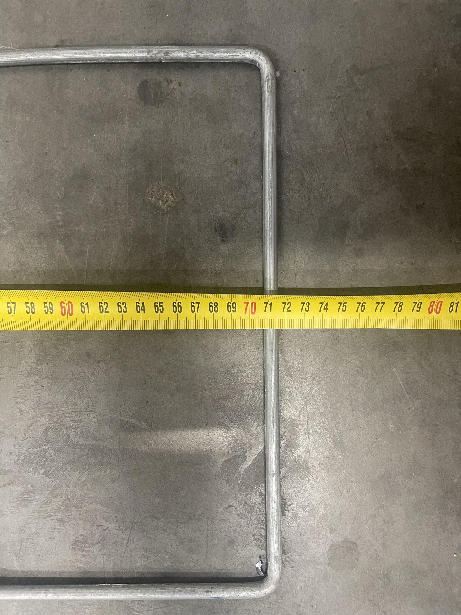 Cultivation gutters suspension hooks