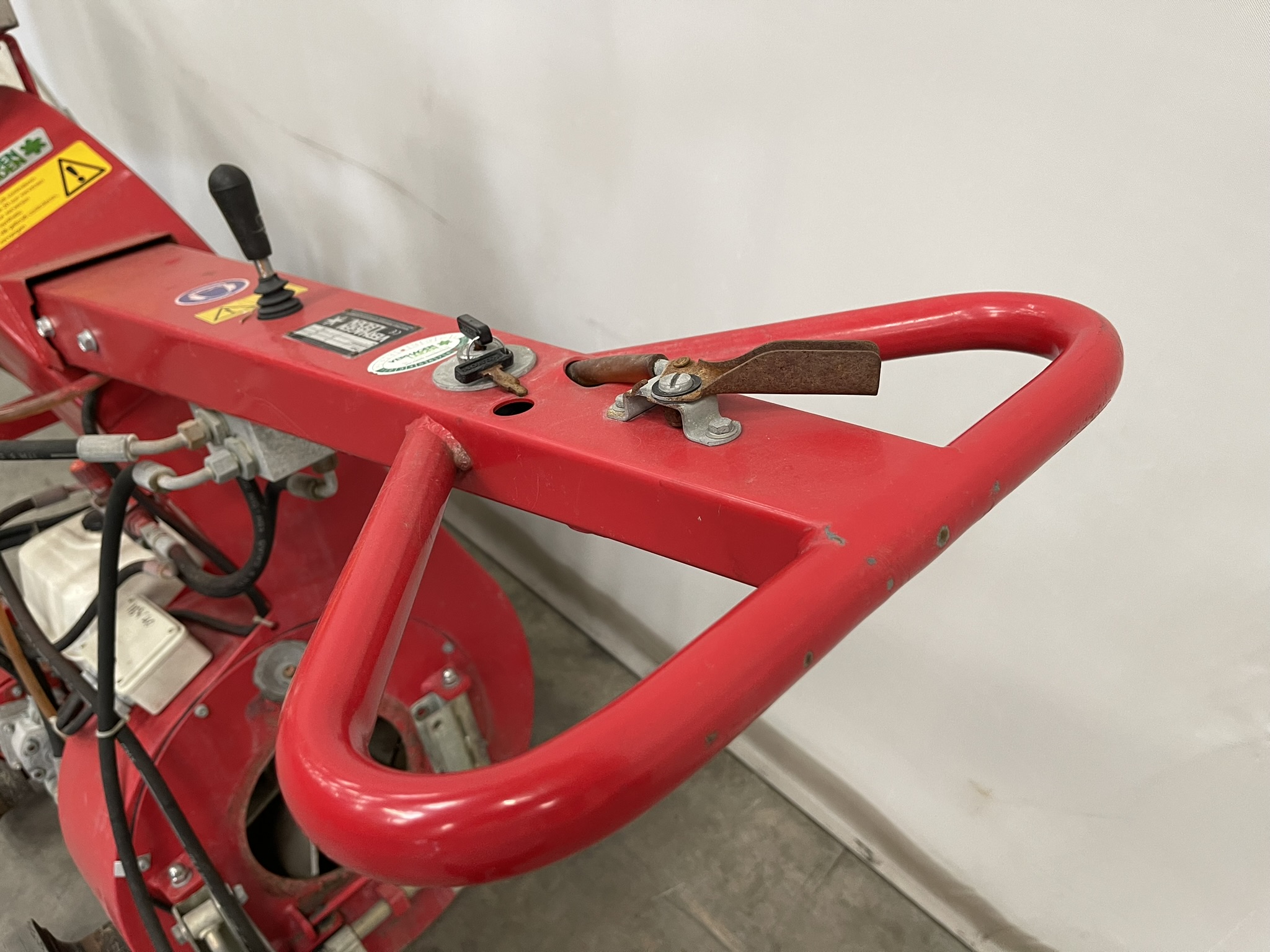 Leaf vacuum pipe rail trolley