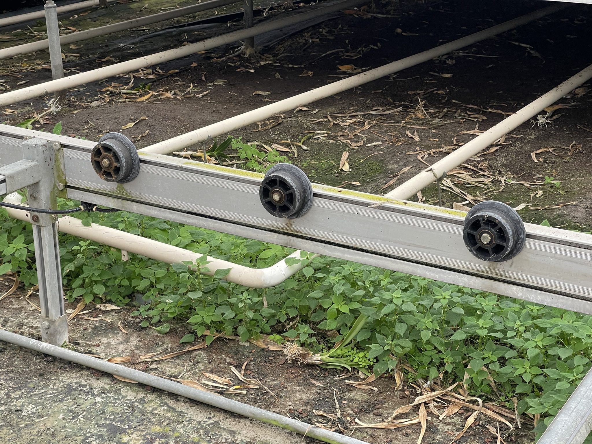 Aluminum mobile container tracks