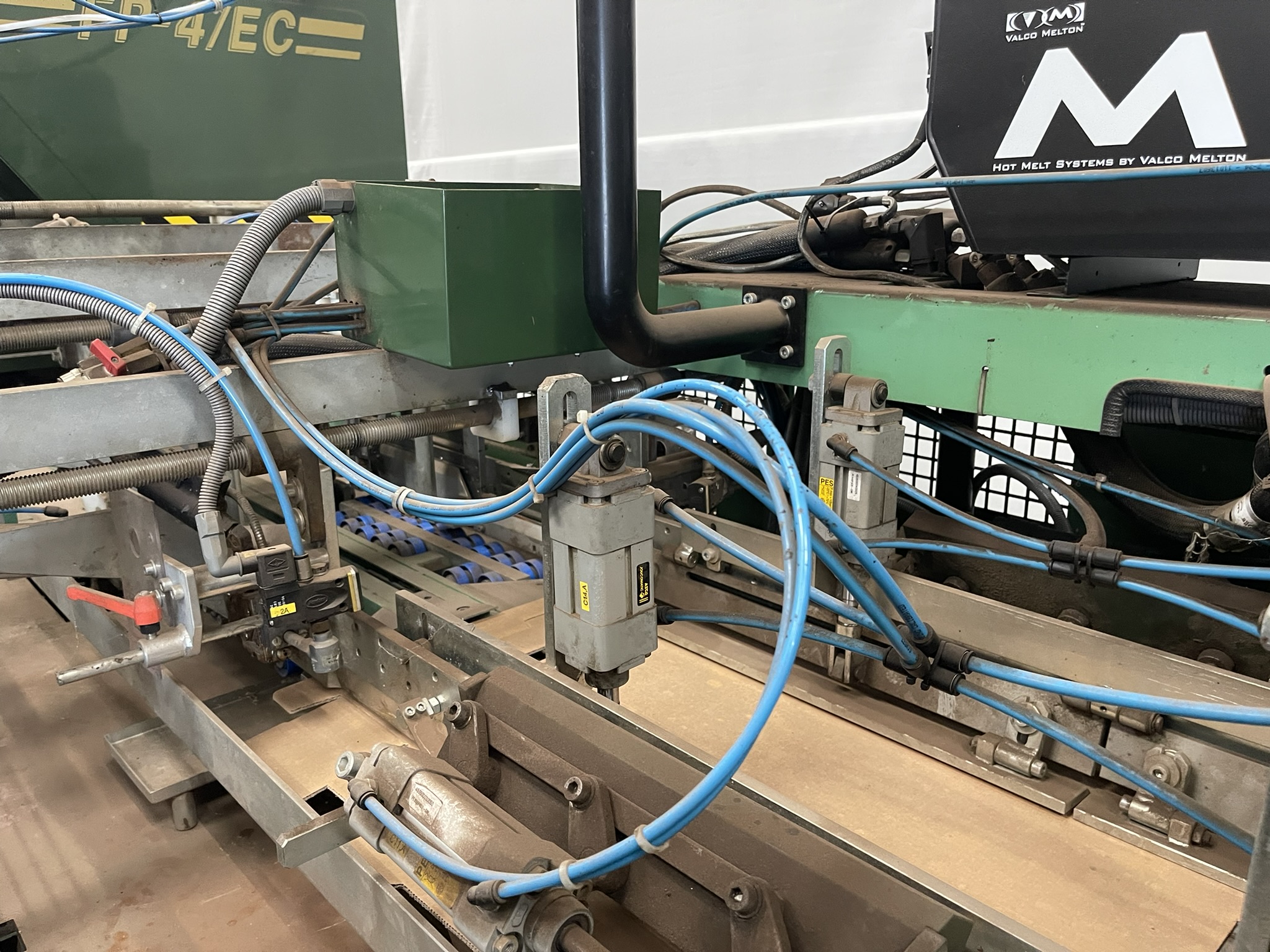 Boix dozenopzetmachine incl. stapel/uitvoer unit