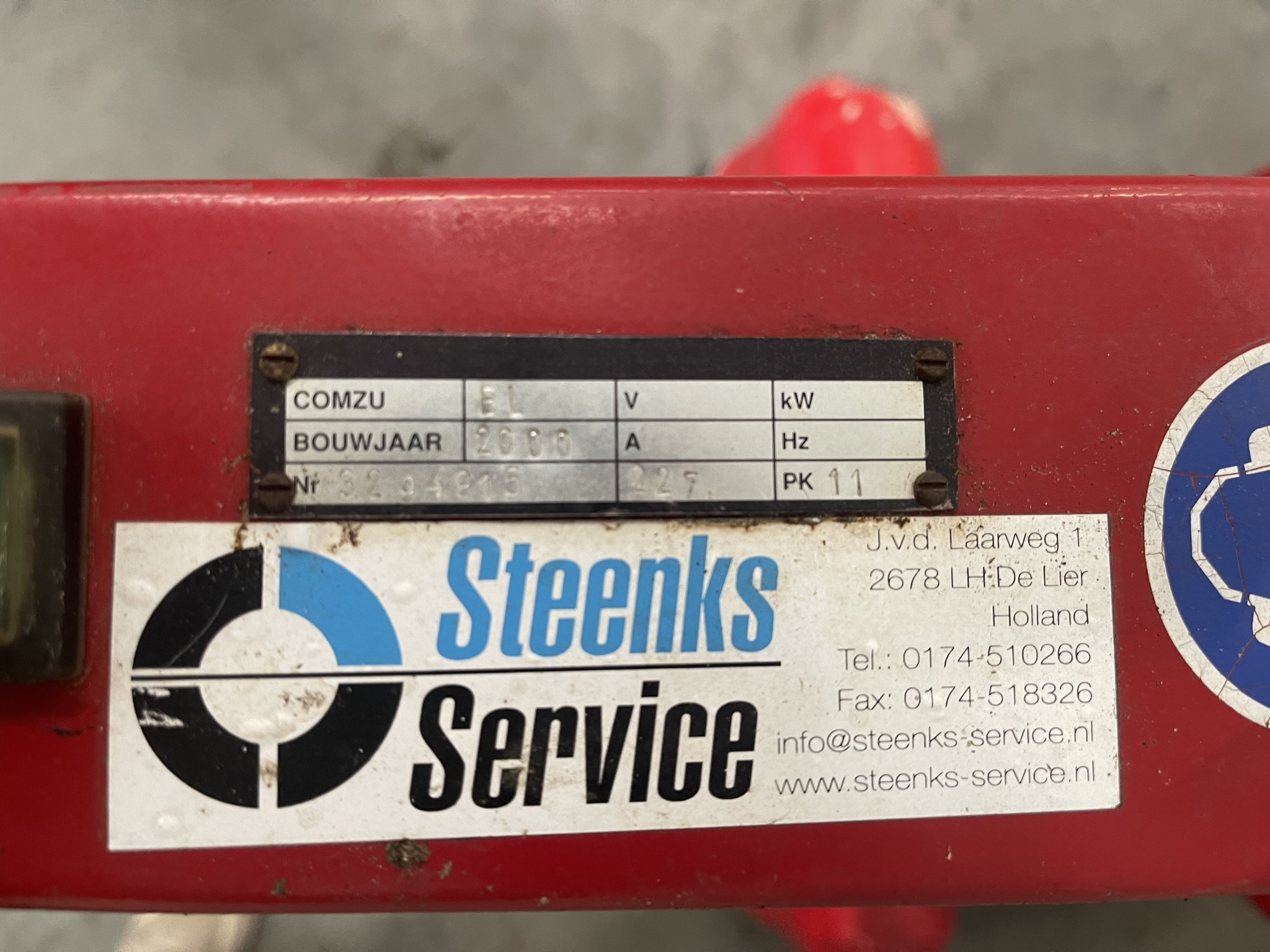 Leaf vacuum pipe rail trolley