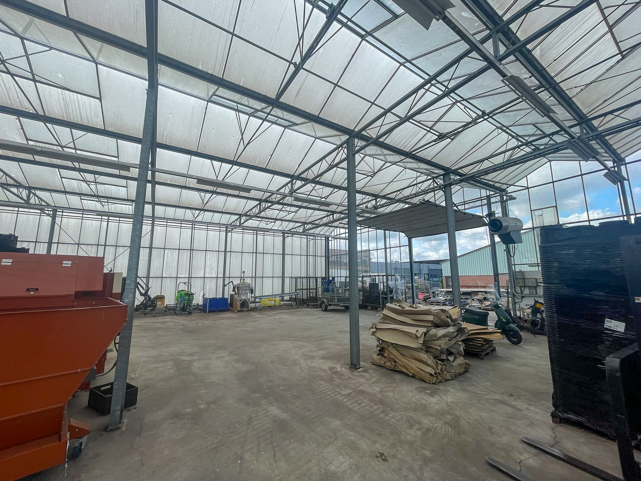 Venlo kas 12,80 m 922 m²