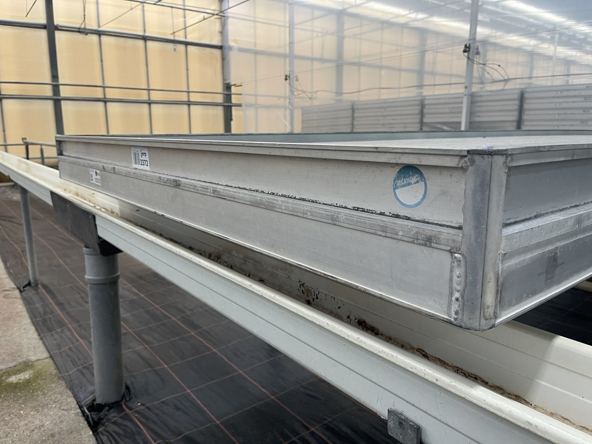 Aluminium mobilecontainers with plastic ebb and flowbottom