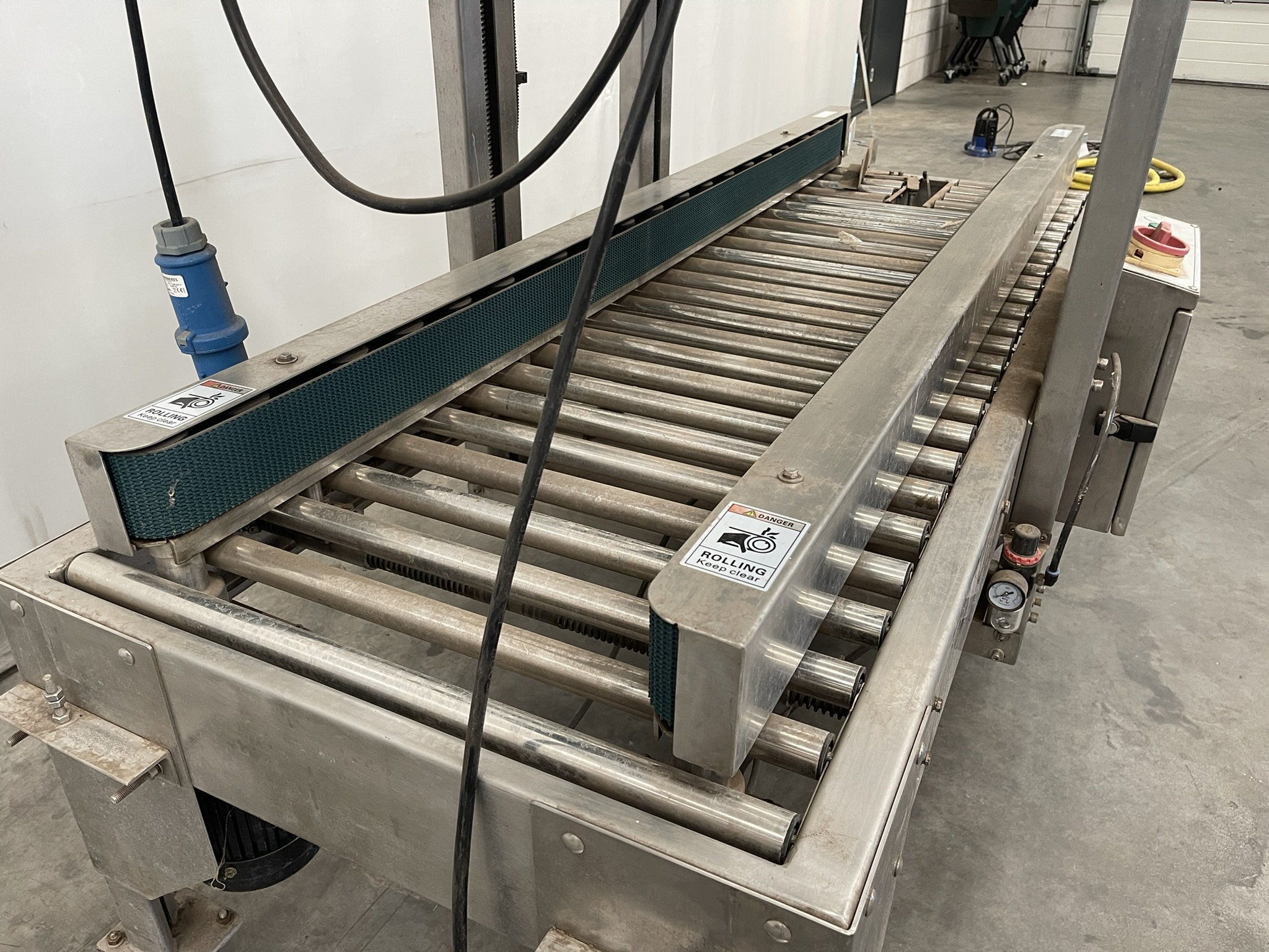 Packaging Equipment box closer