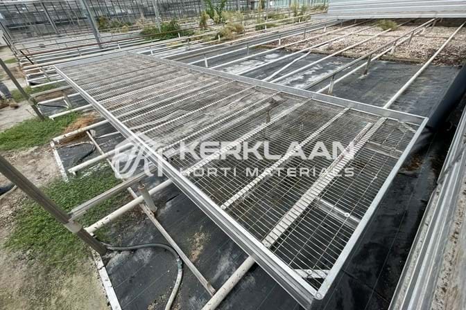 Aluminium mobile containers with mesh bottom