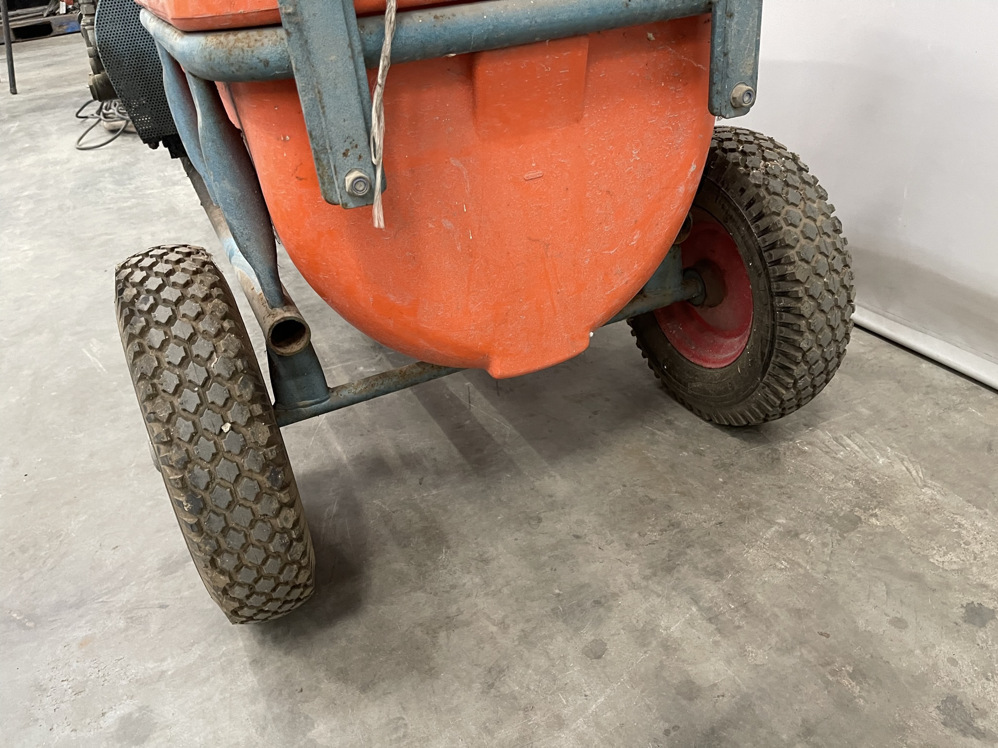 Empas 200 liter spraying trolley